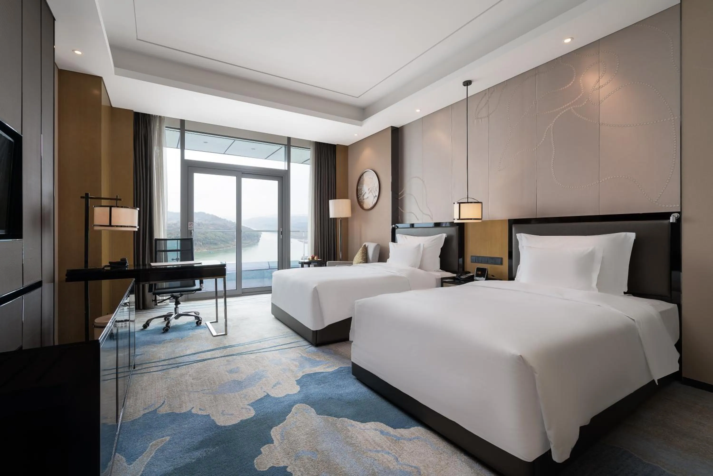 Photo of the whole room, Bed in Wyndham Chongqing Yuelai