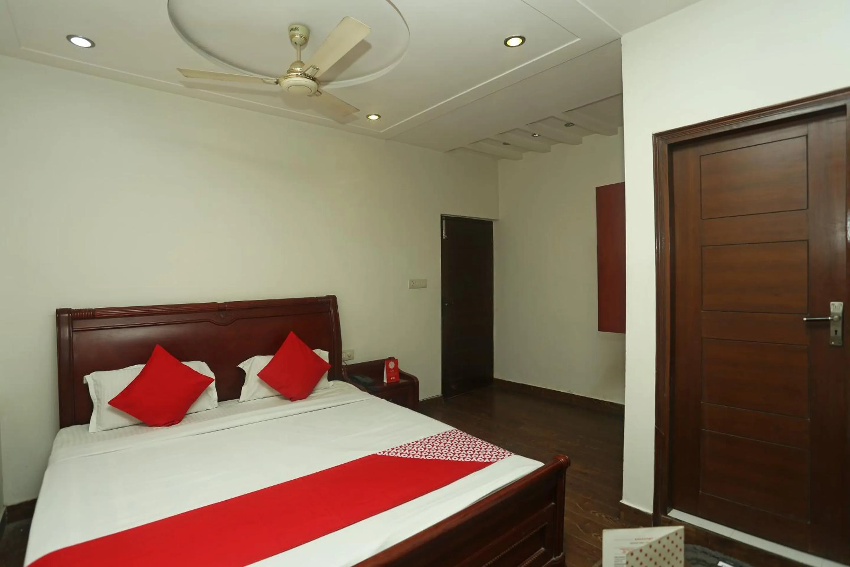 Bedroom in Hotel O Sai President