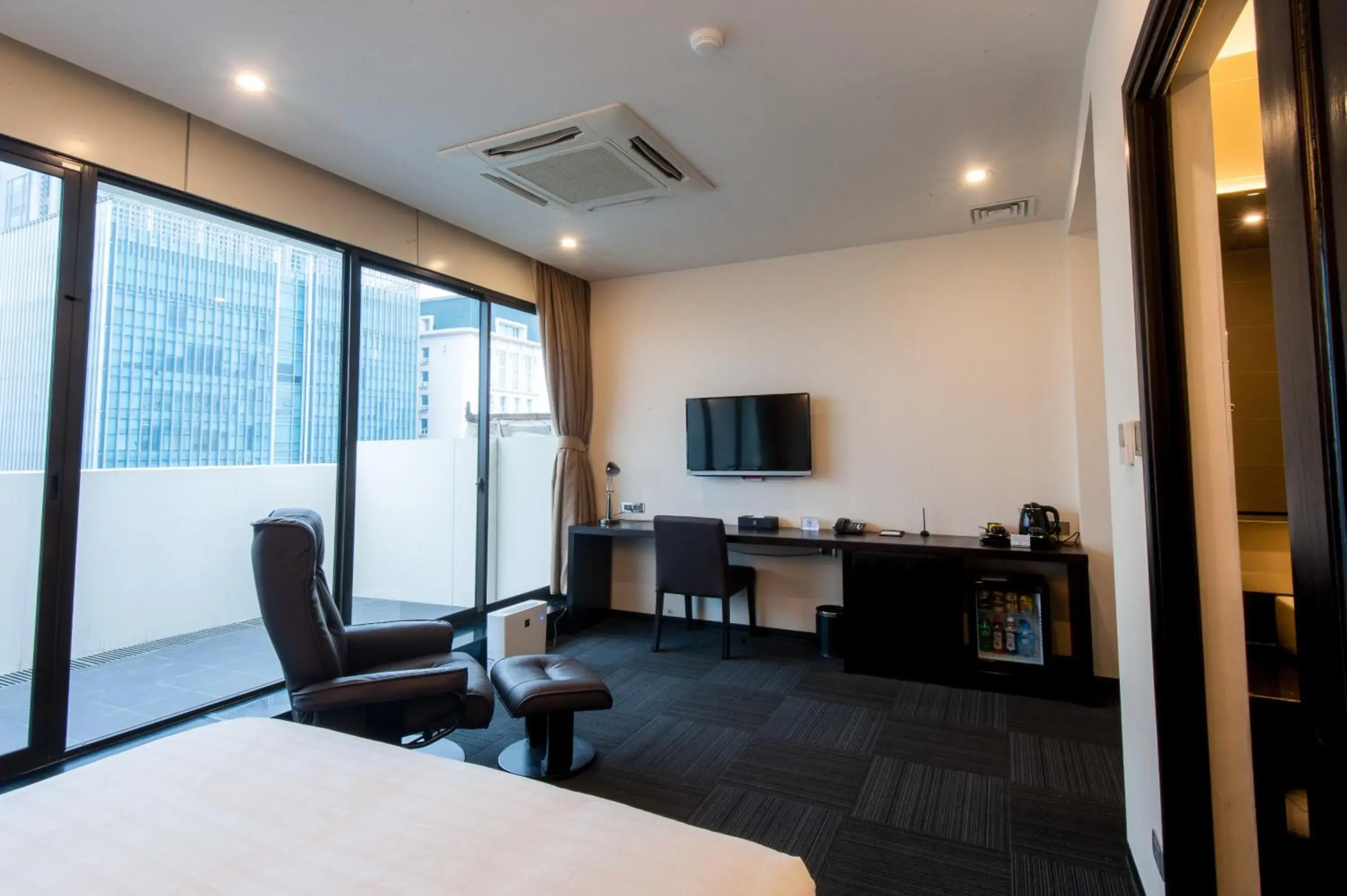 TV and multimedia, Bed in Sakura Hotel TV and multimedia, Bed in Sakura Hotel