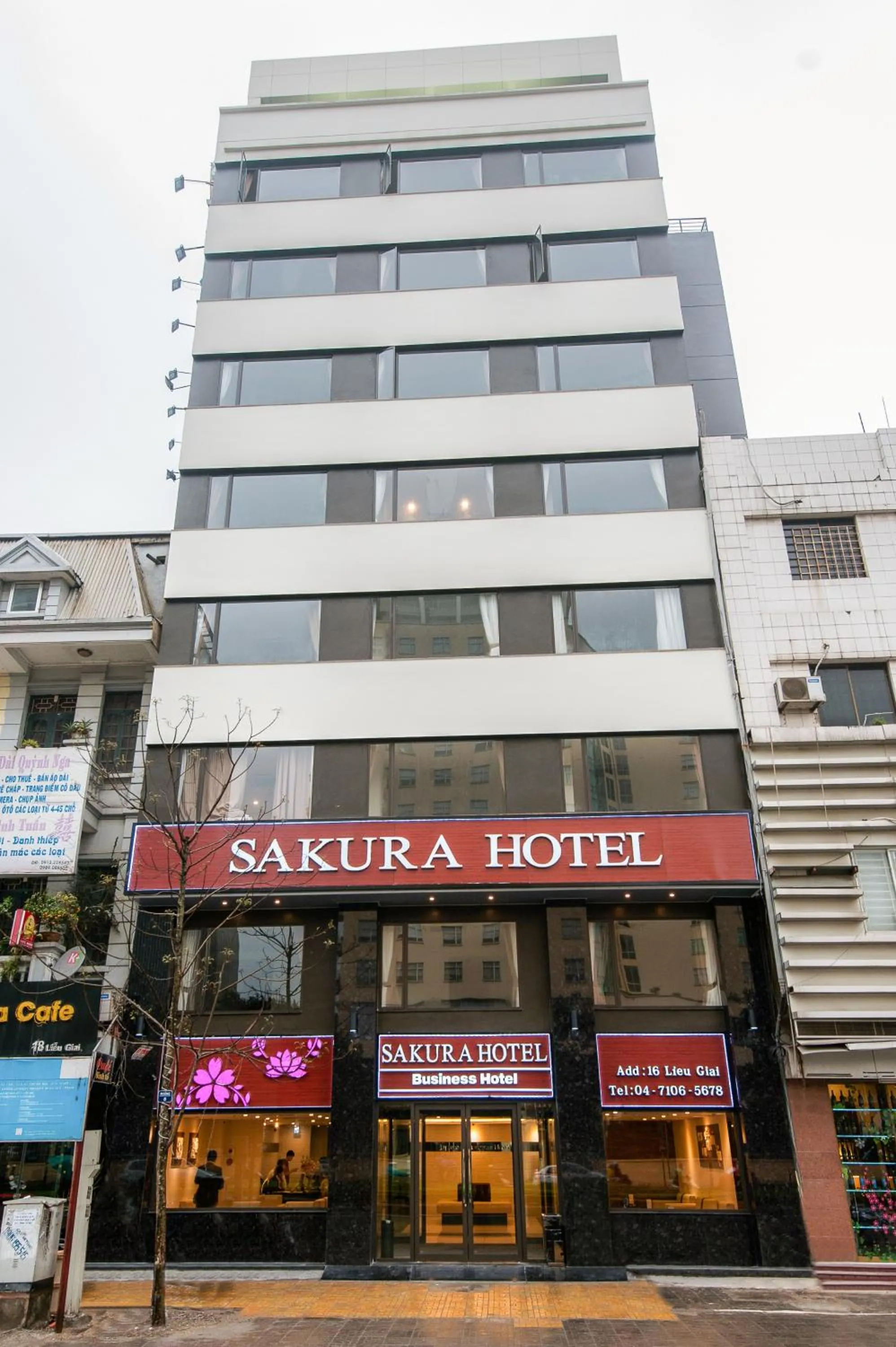 Facade/entrance in Sakura Hotel
