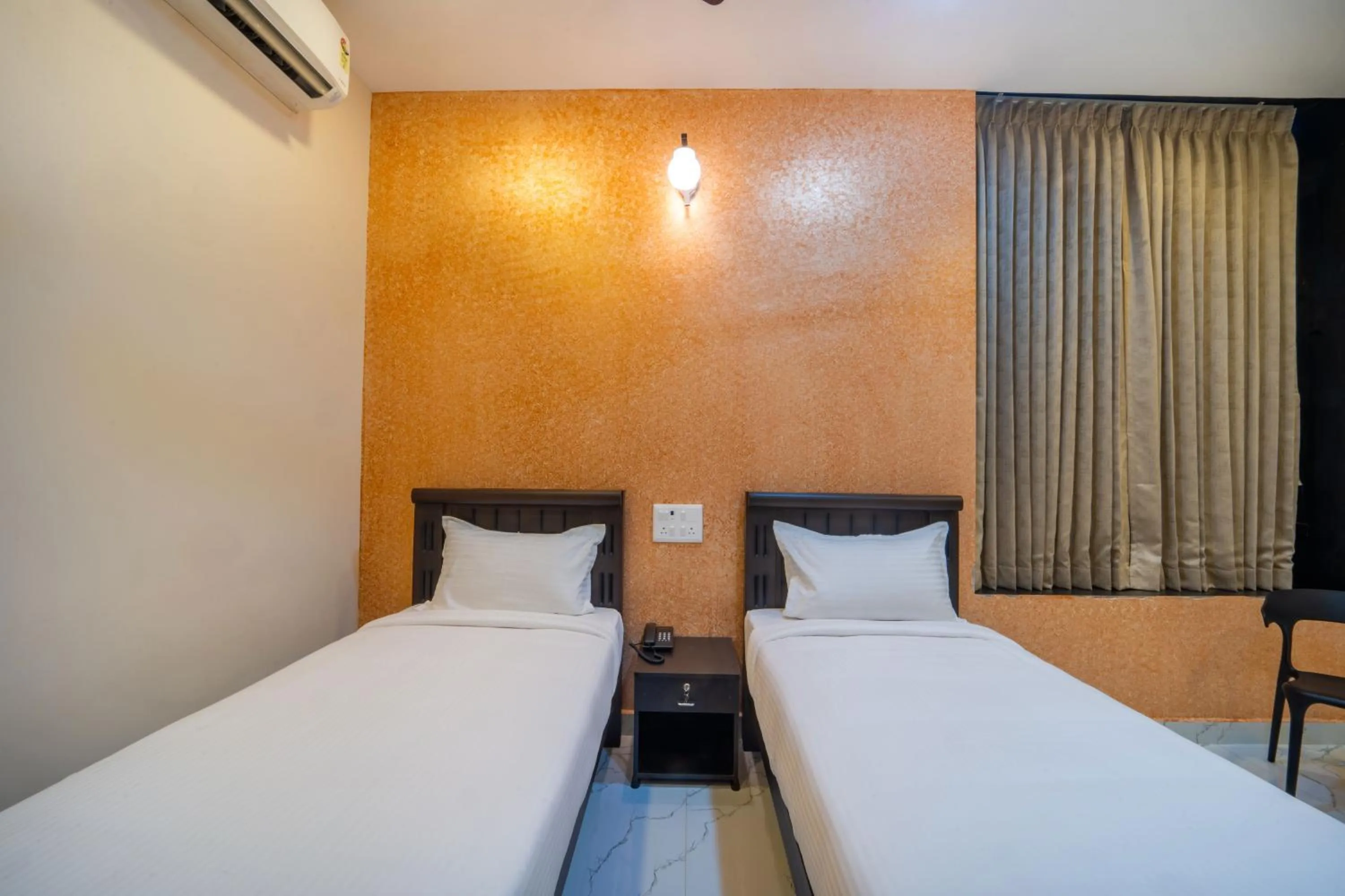 Bed in VR Paradise - Near SIPCOT Chennai OMR