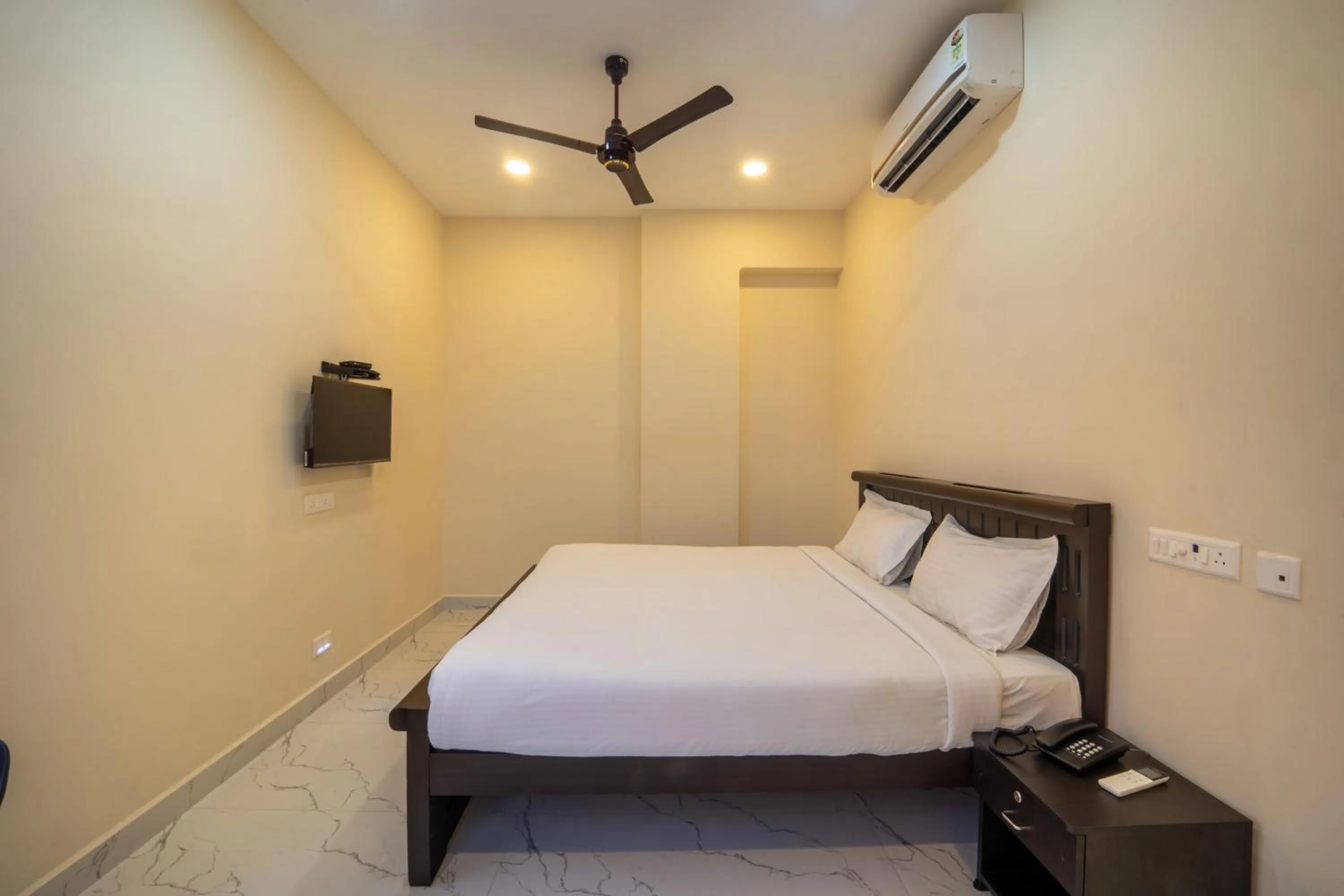 Bed in VR Paradise - Near SIPCOT Chennai OMR