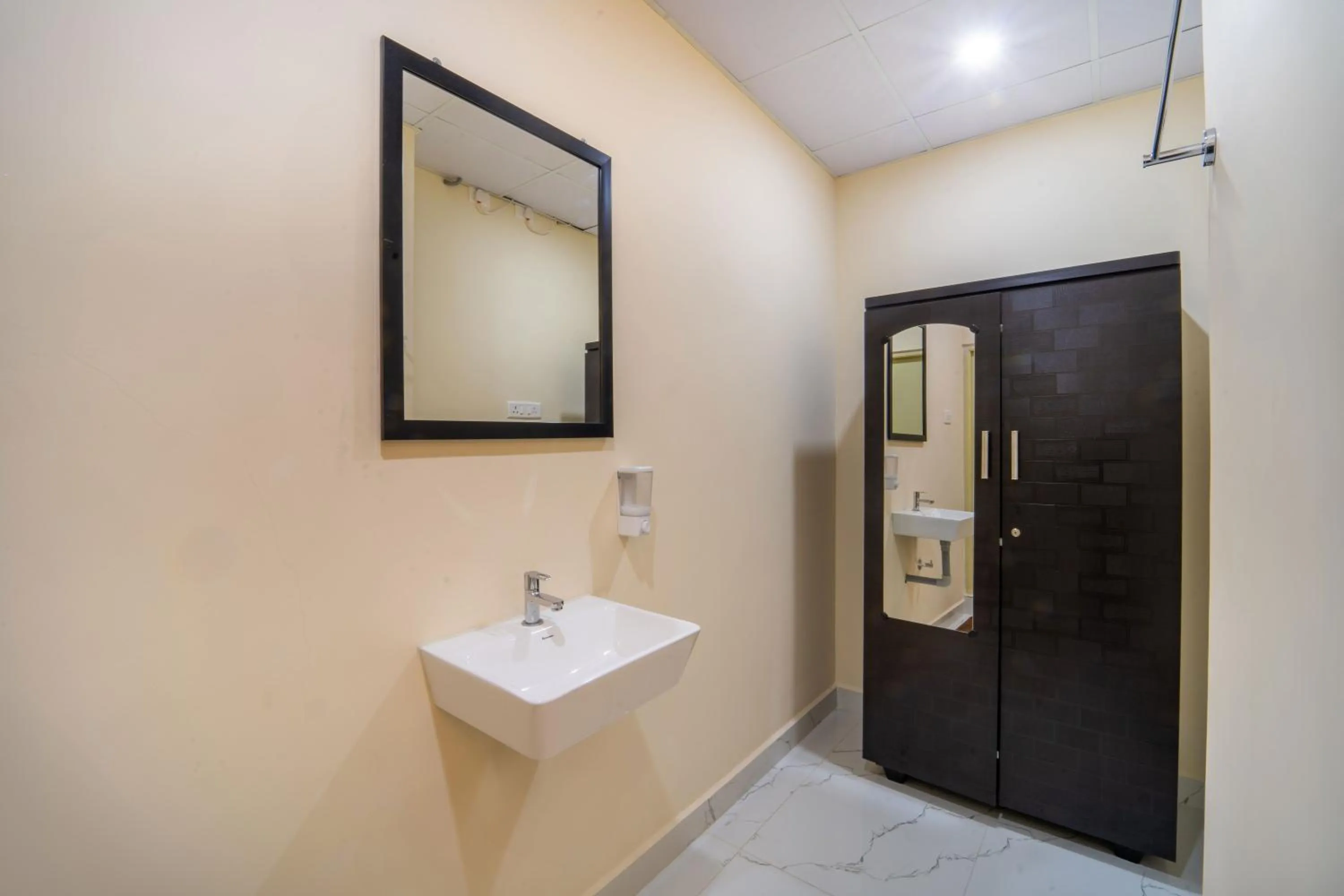 Bathroom in VR Paradise - Near SIPCOT Chennai OMR