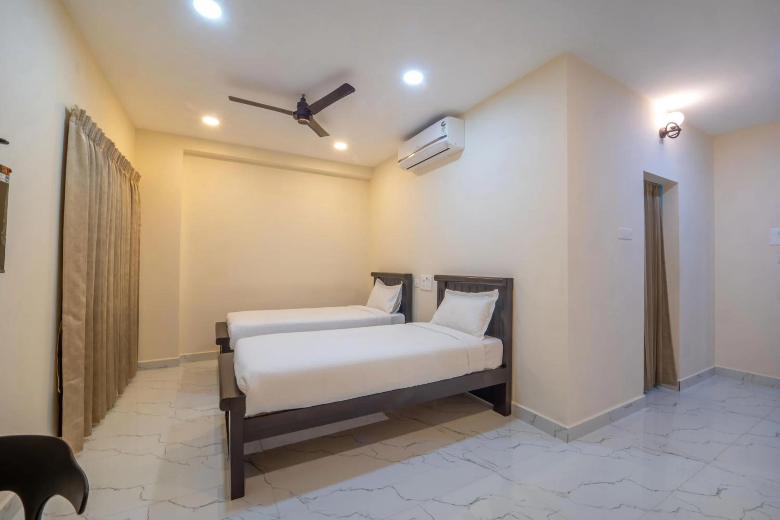 Bed in VR Paradise - Near SIPCOT Chennai OMR