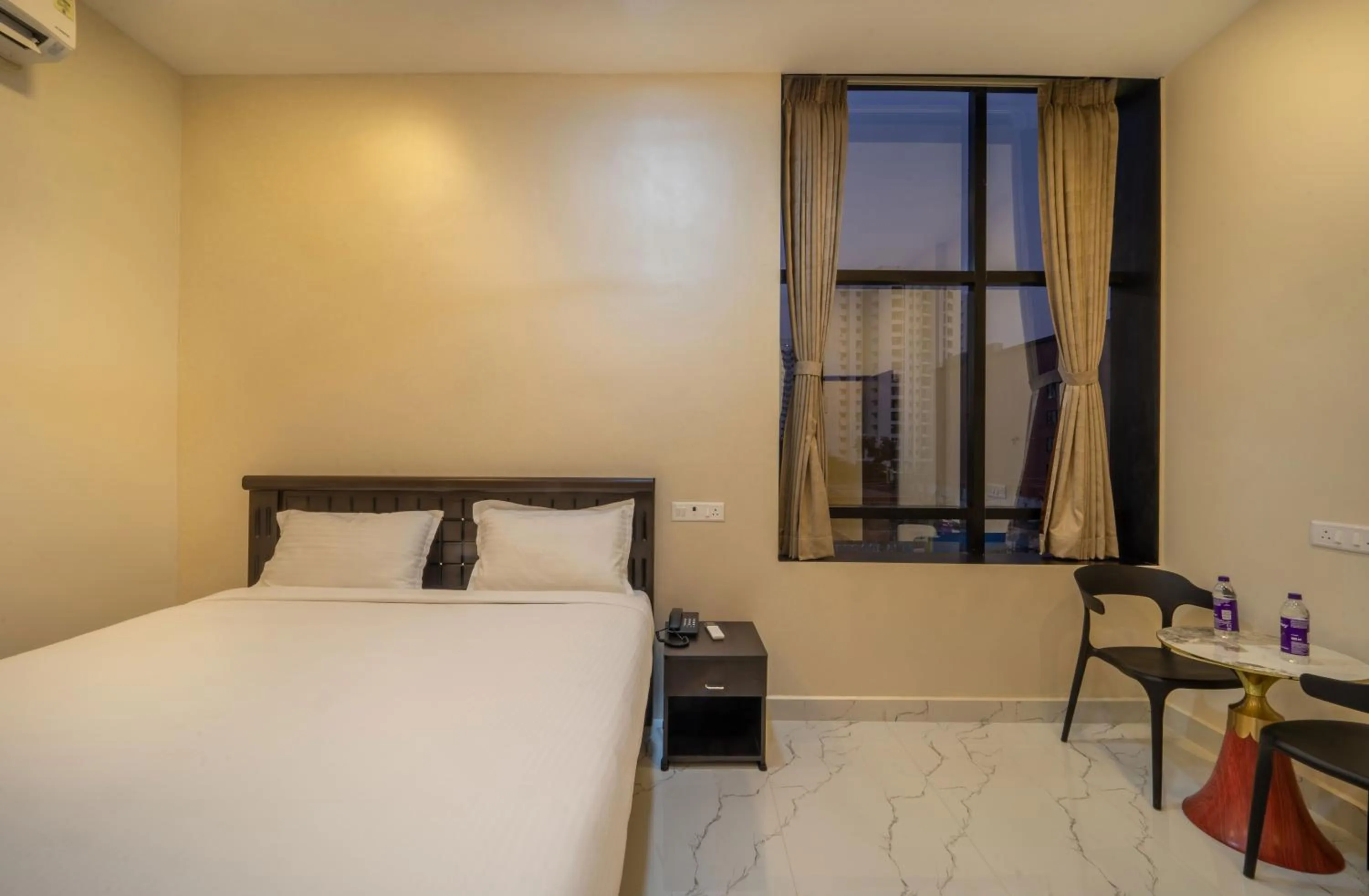 Bed in VR Paradise - Near SIPCOT Chennai OMR