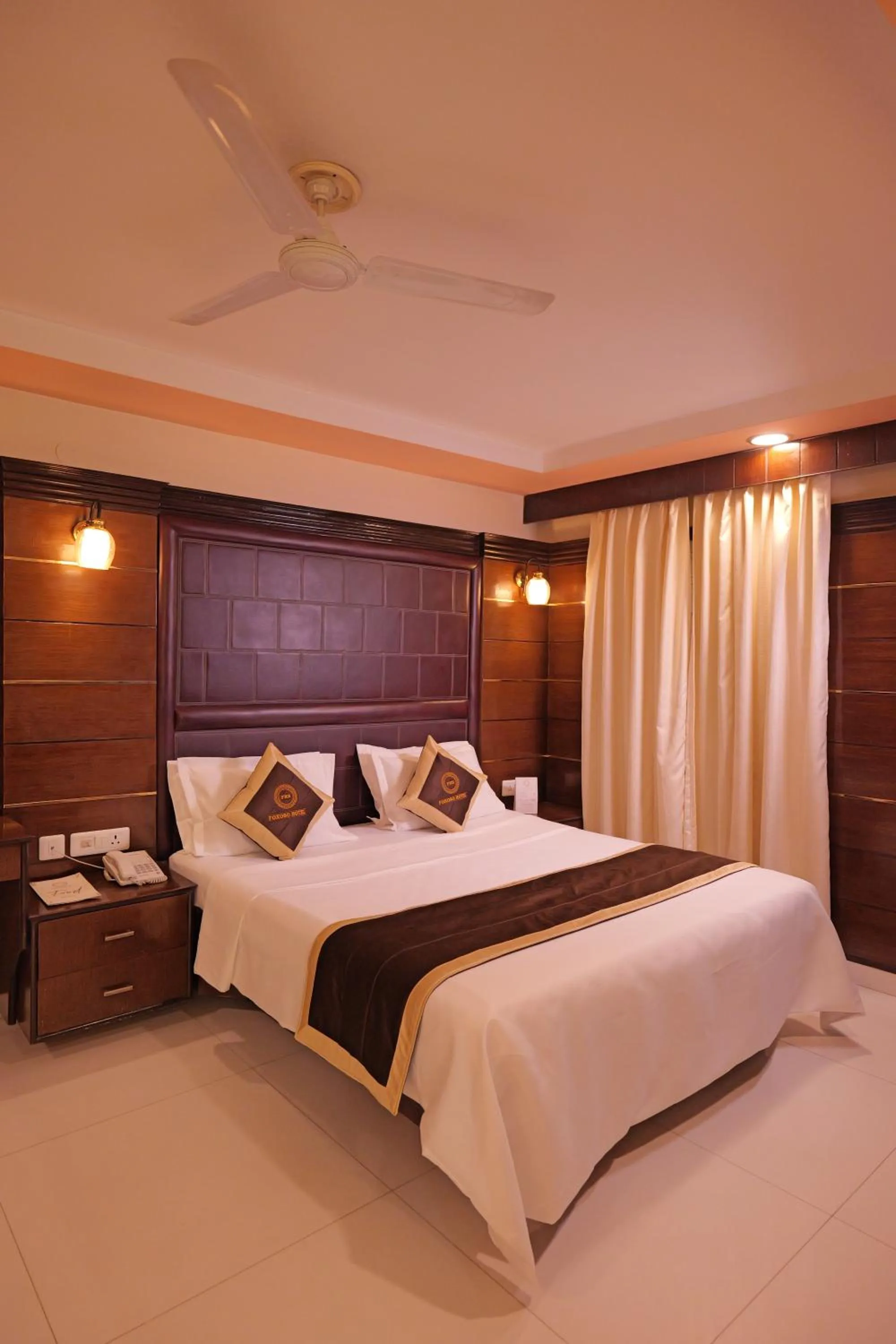 Bedroom, Bed in Foxoso Taj View Hotel