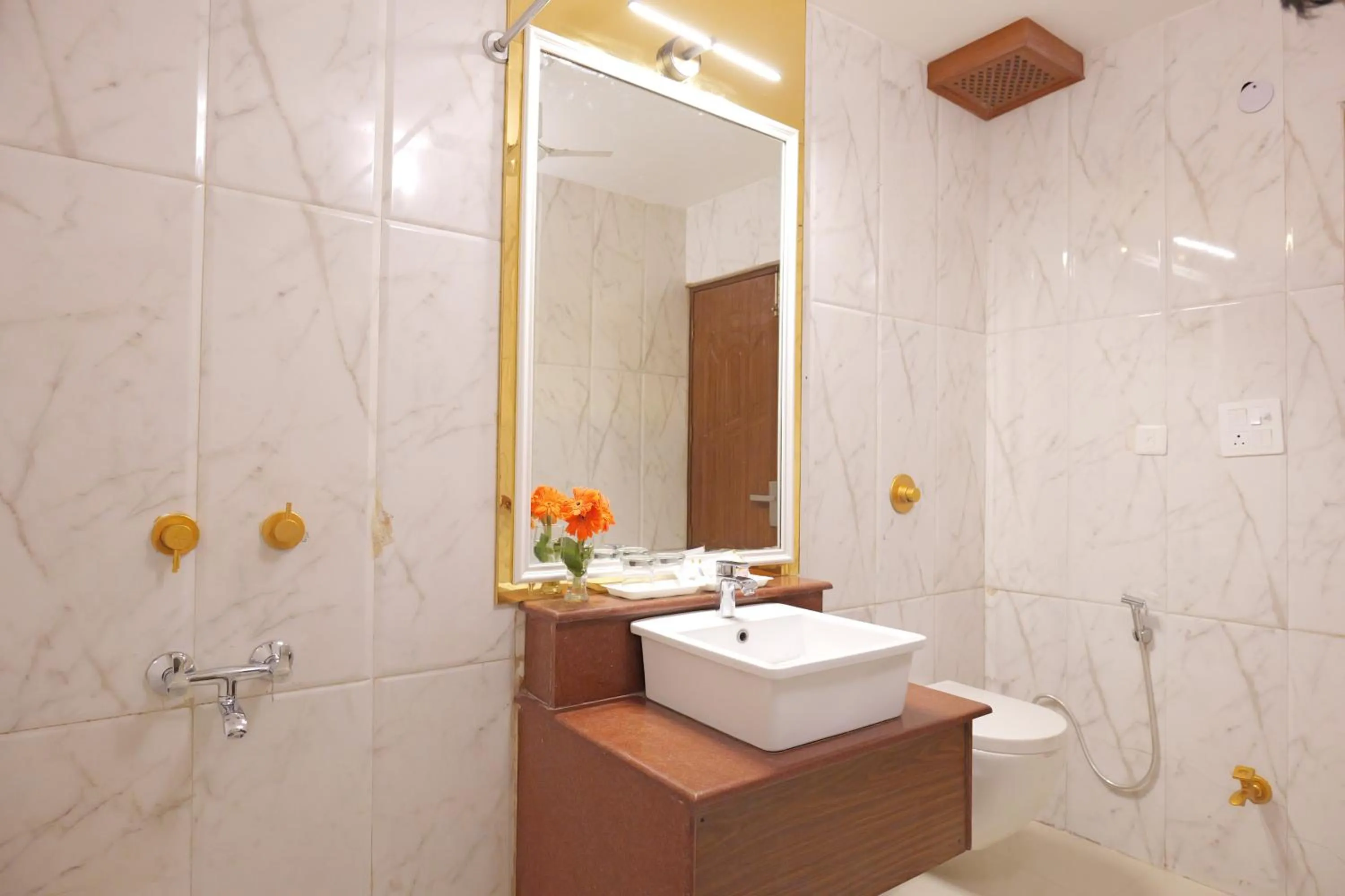 Bathroom in Foxoso Taj View Hotel