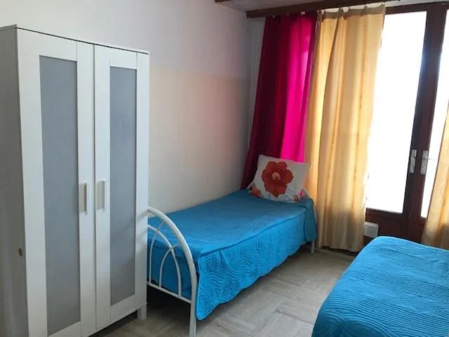 Bed in Hotel Paris Star