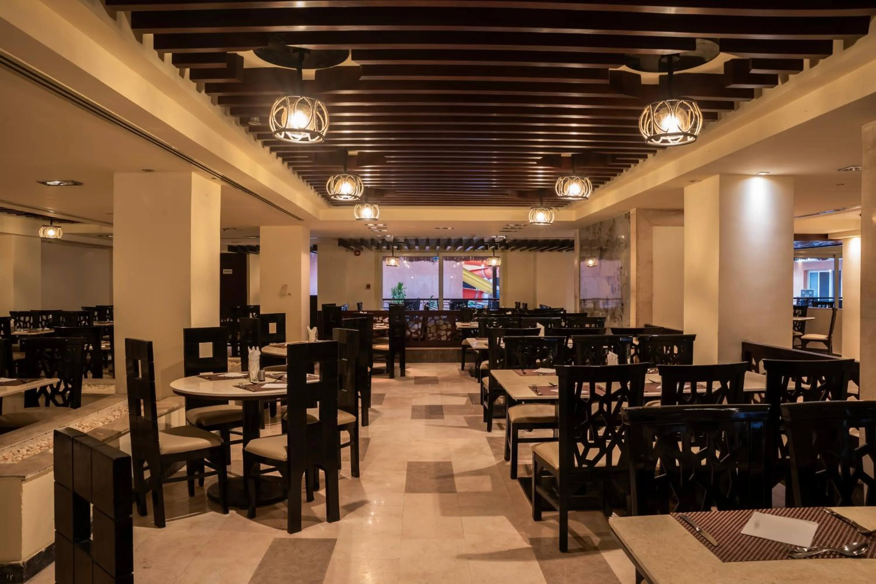 Restaurant/places to eat in La Rosa Boho Aqua park Hotel