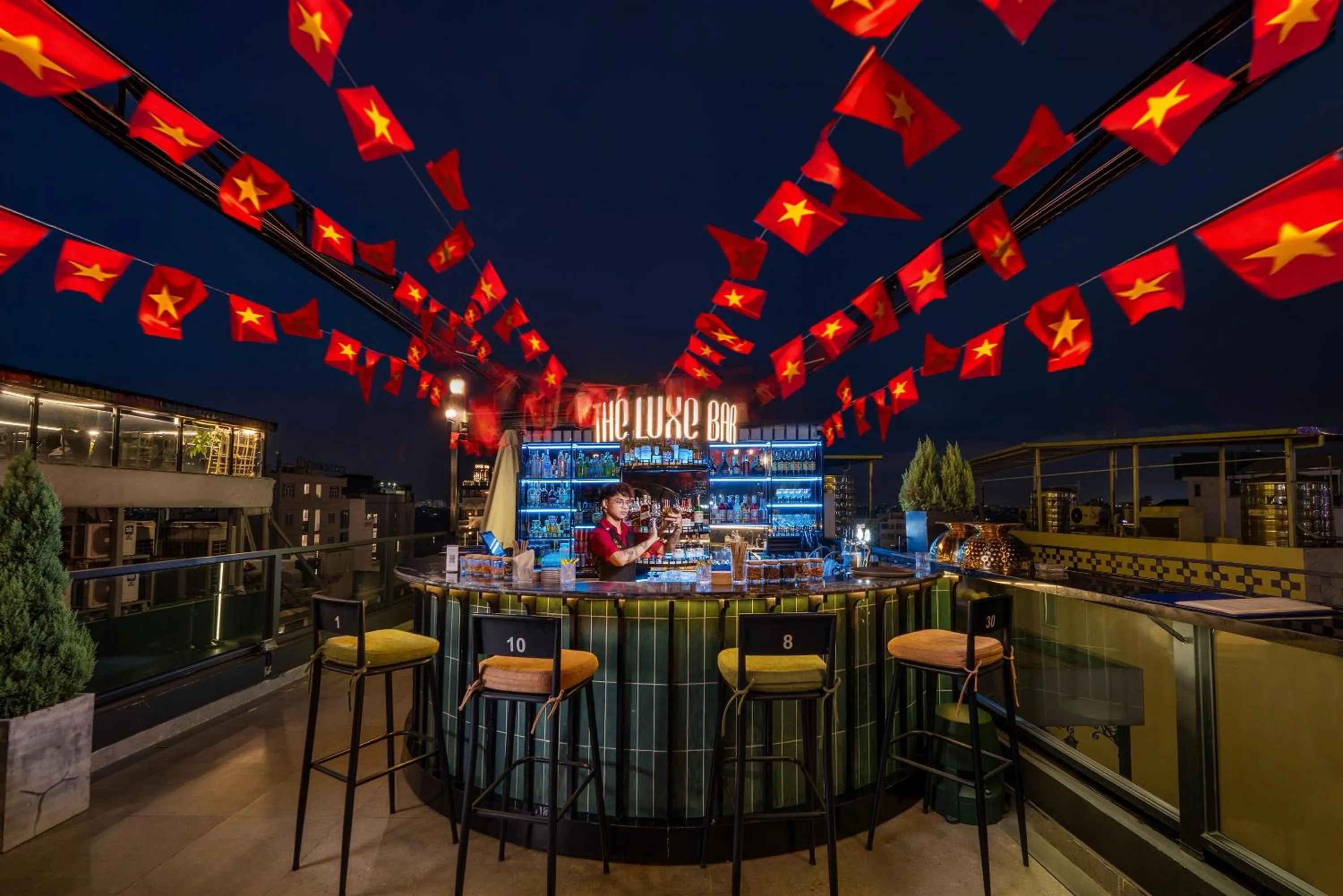 Nightclub / DJ in Le Premier Hotel & Rooftop Bar