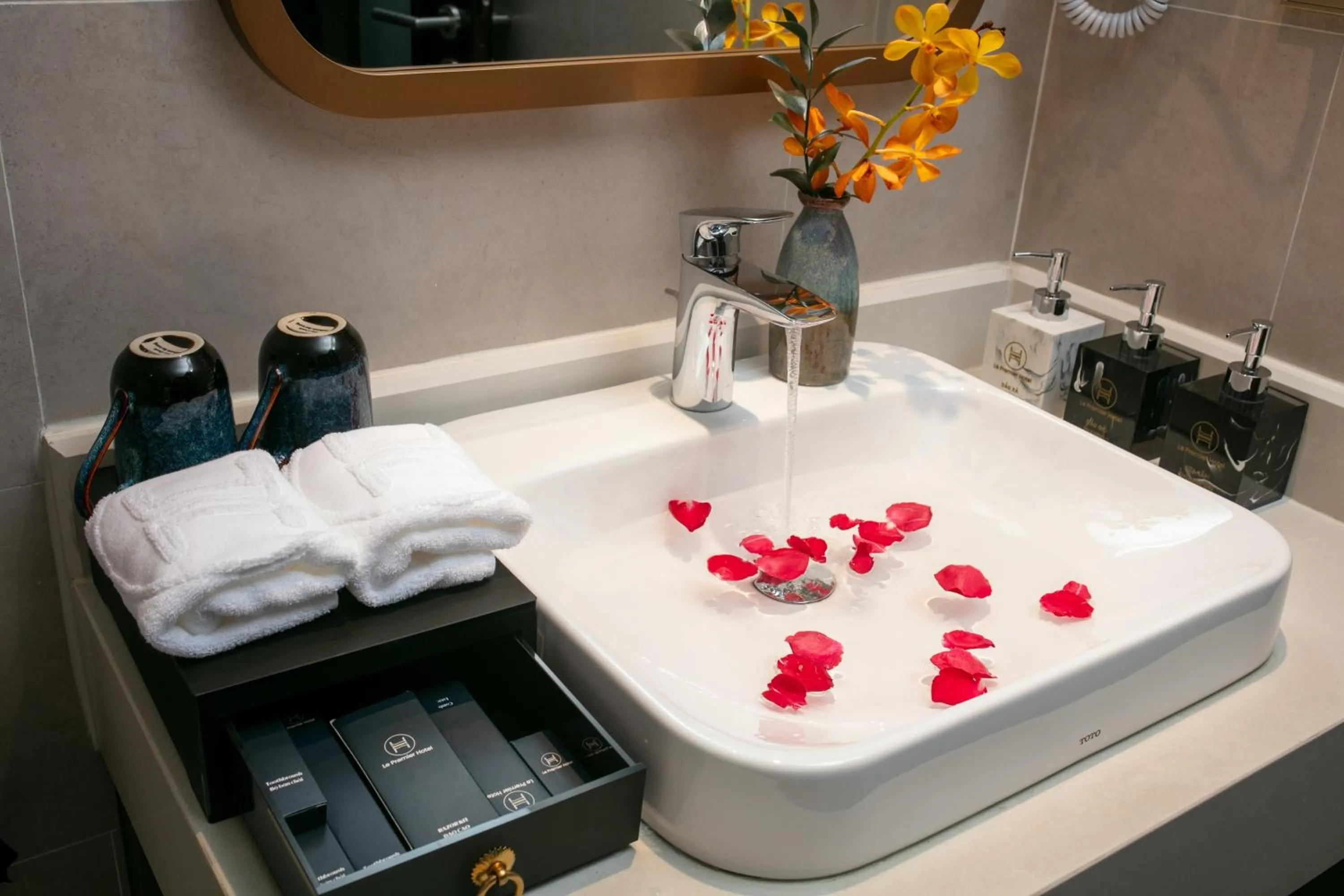 Bathroom in Le Premier Hotel & Rooftop Bar