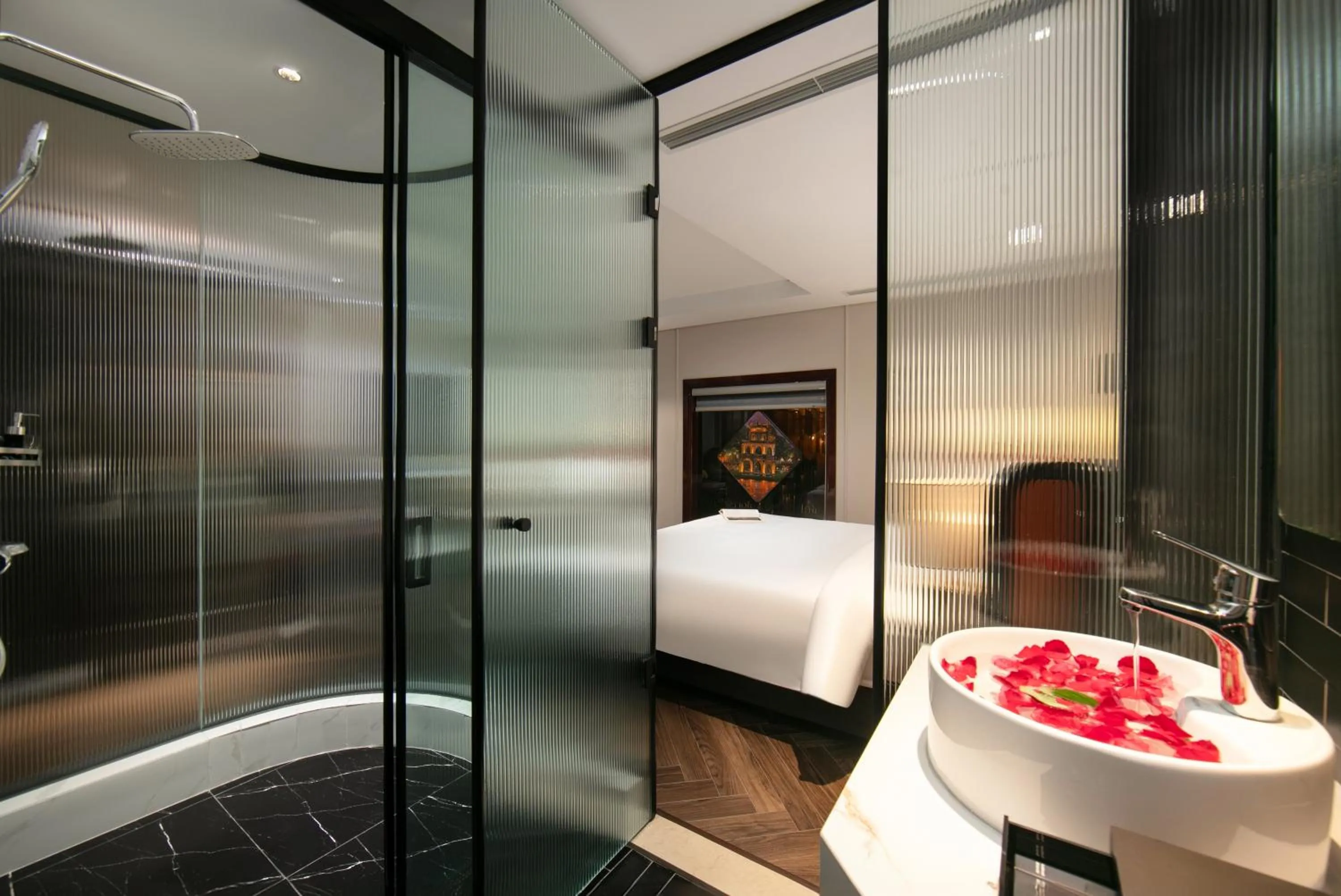 Bathroom in Le Premier Hotel & Rooftop Bar