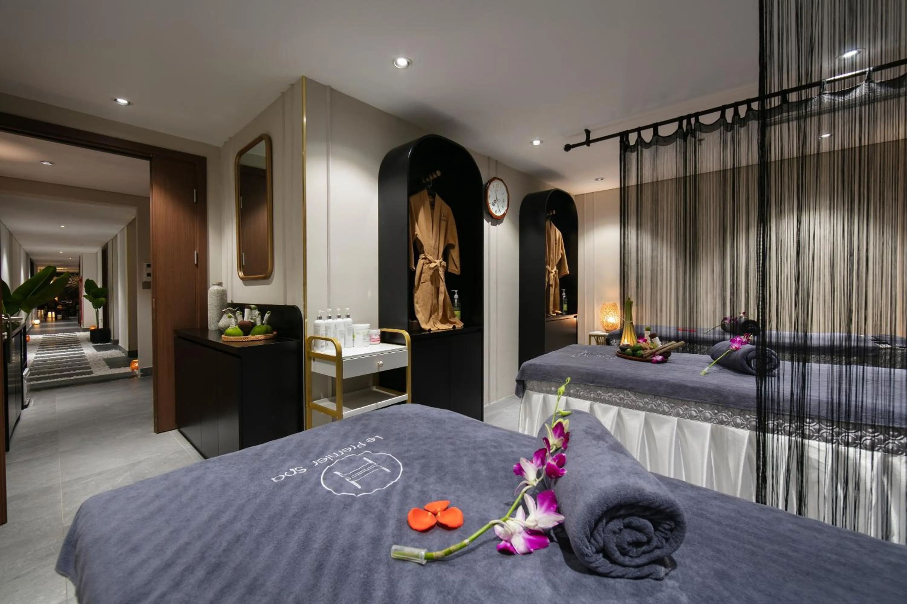 Spa and wellness centre/facilities, Bed in Le Premier Hotel & Rooftop Bar