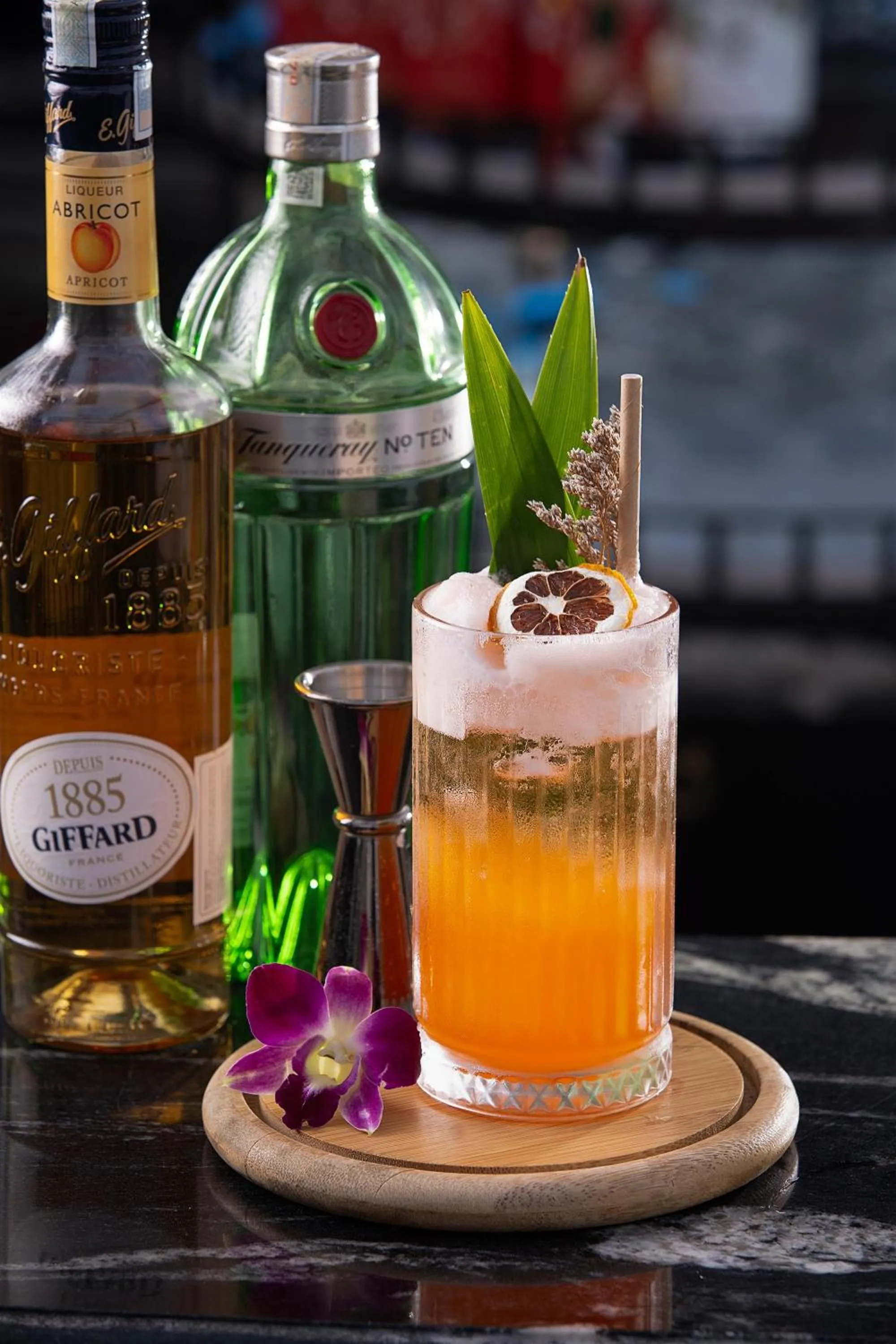 Lounge or bar in Le Premier Hotel & Rooftop Bar