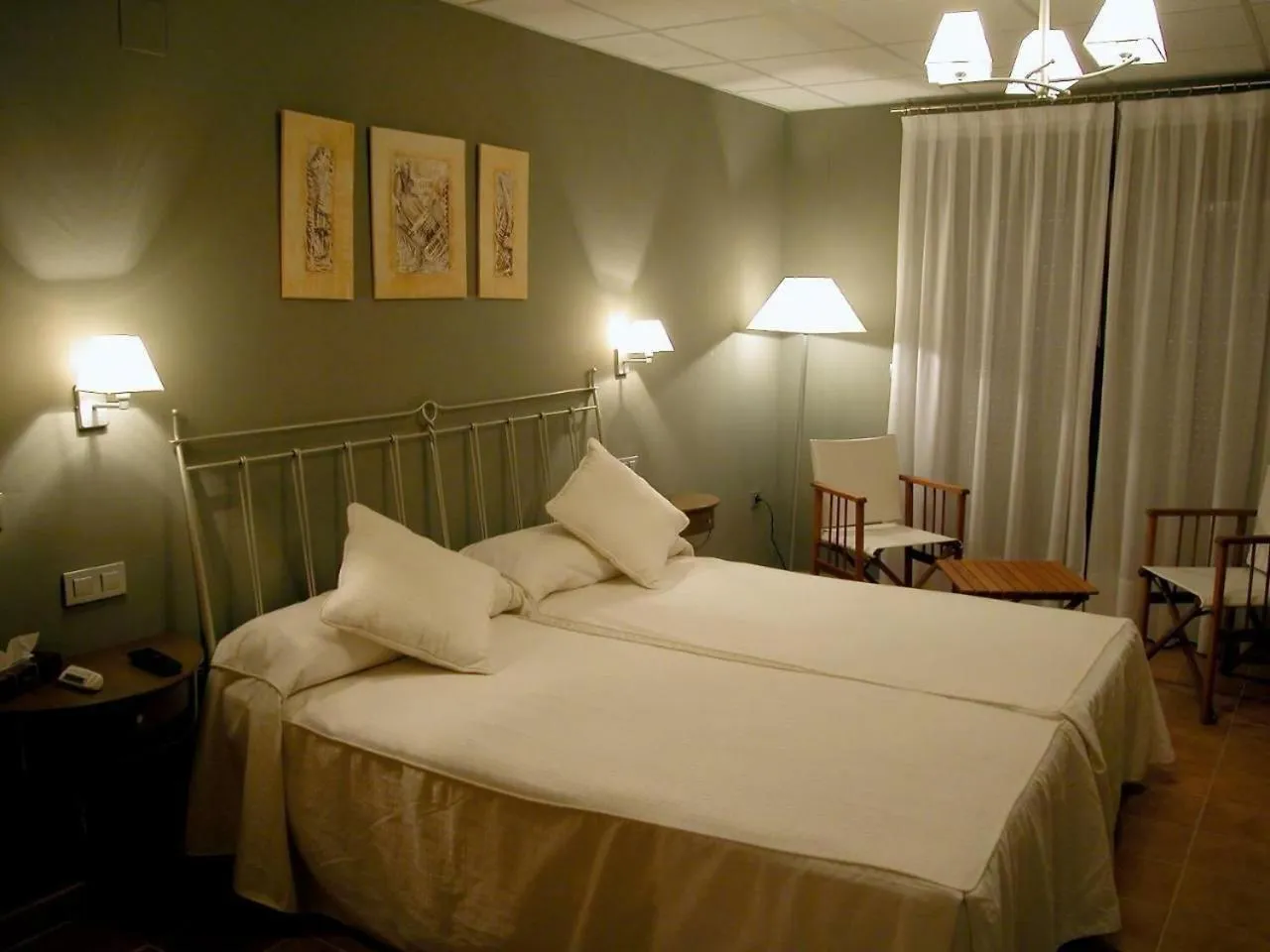 Photo of the whole room, Bed in Hotel Villa de Estercuel