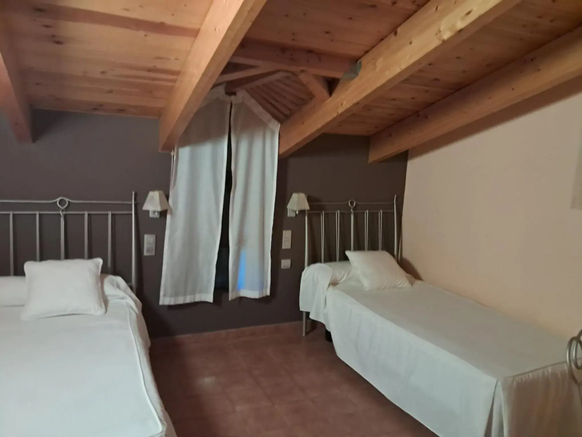 Twin Room in Hotel Villa de Estercuel Twin Room in Hotel Villa de Estercuel