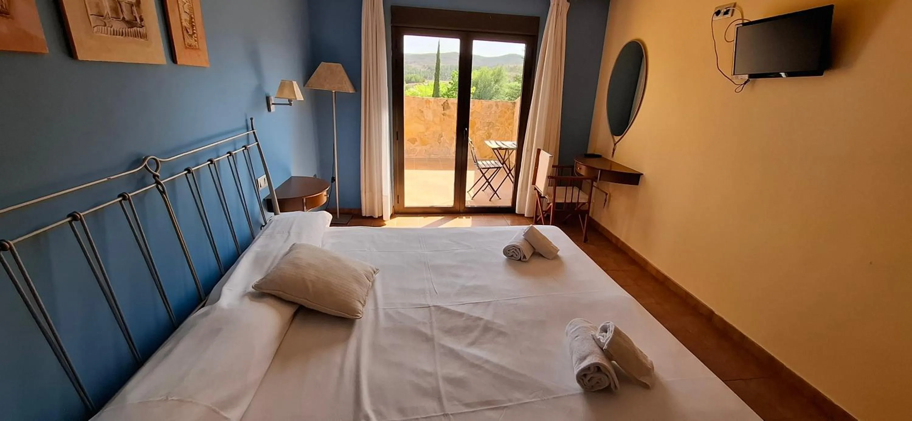 Photo of the whole room, Bed in Hotel Villa de Estercuel