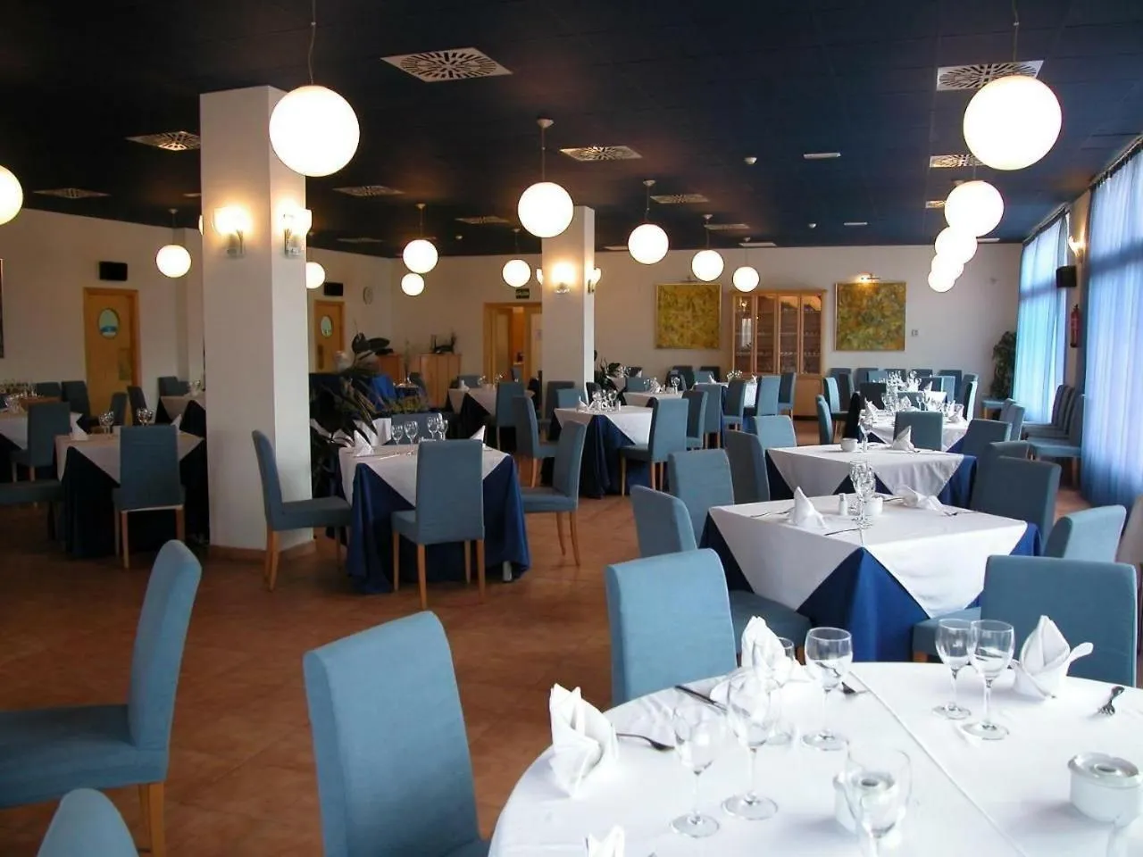 Restaurant/places to eat in Hotel Villa de Estercuel