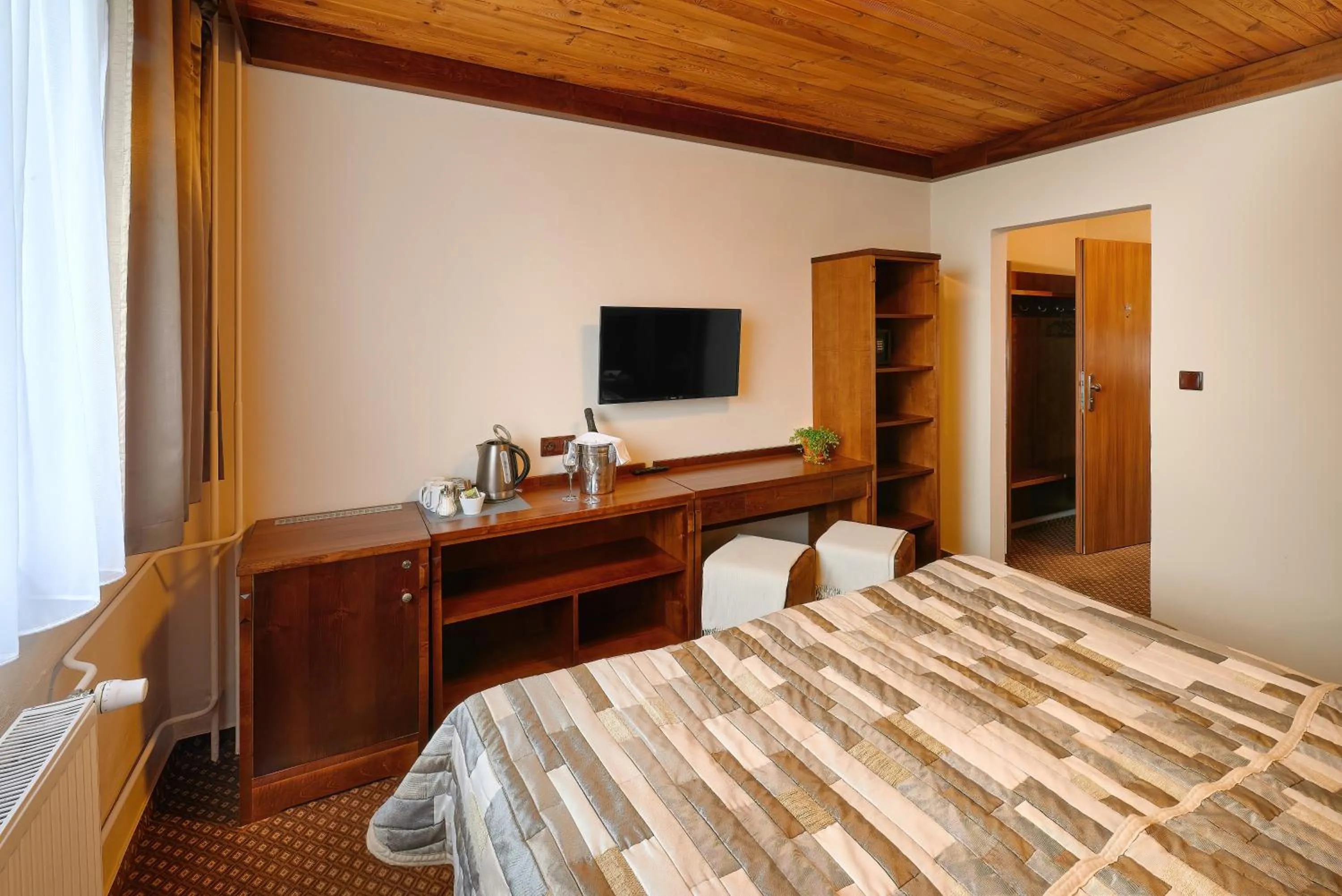 Property building, Bed in Hotel Tetřeví Boudy