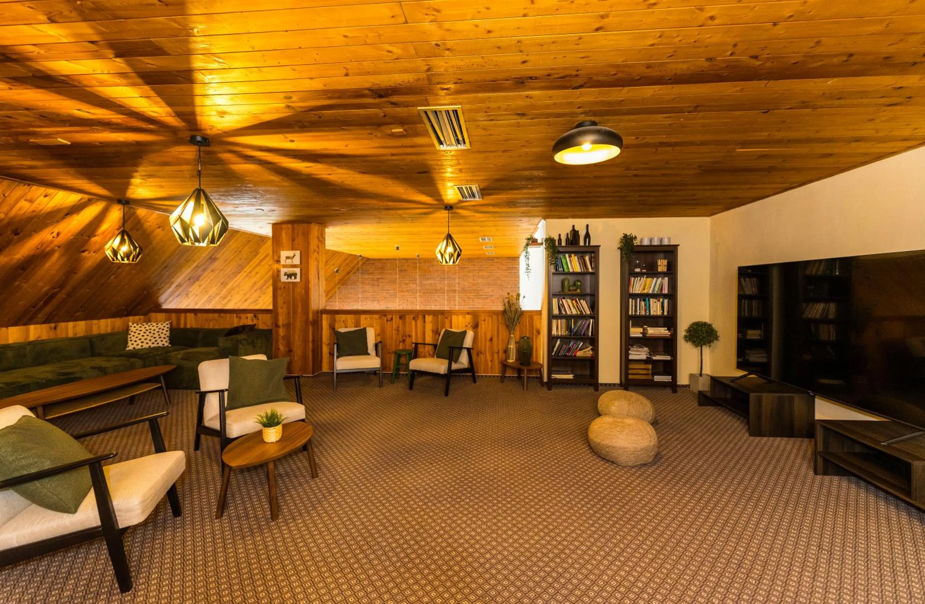 Communal lounge/ TV room in Hotel Tetřeví Boudy