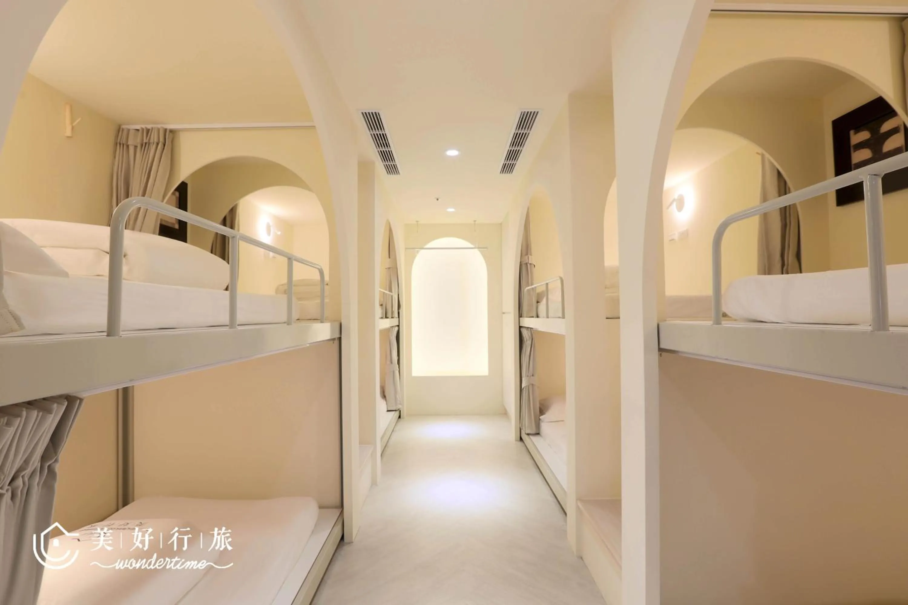 Photo of the whole room, Bed in Wondertime Taipei Station - Hankou Ladies Hostel