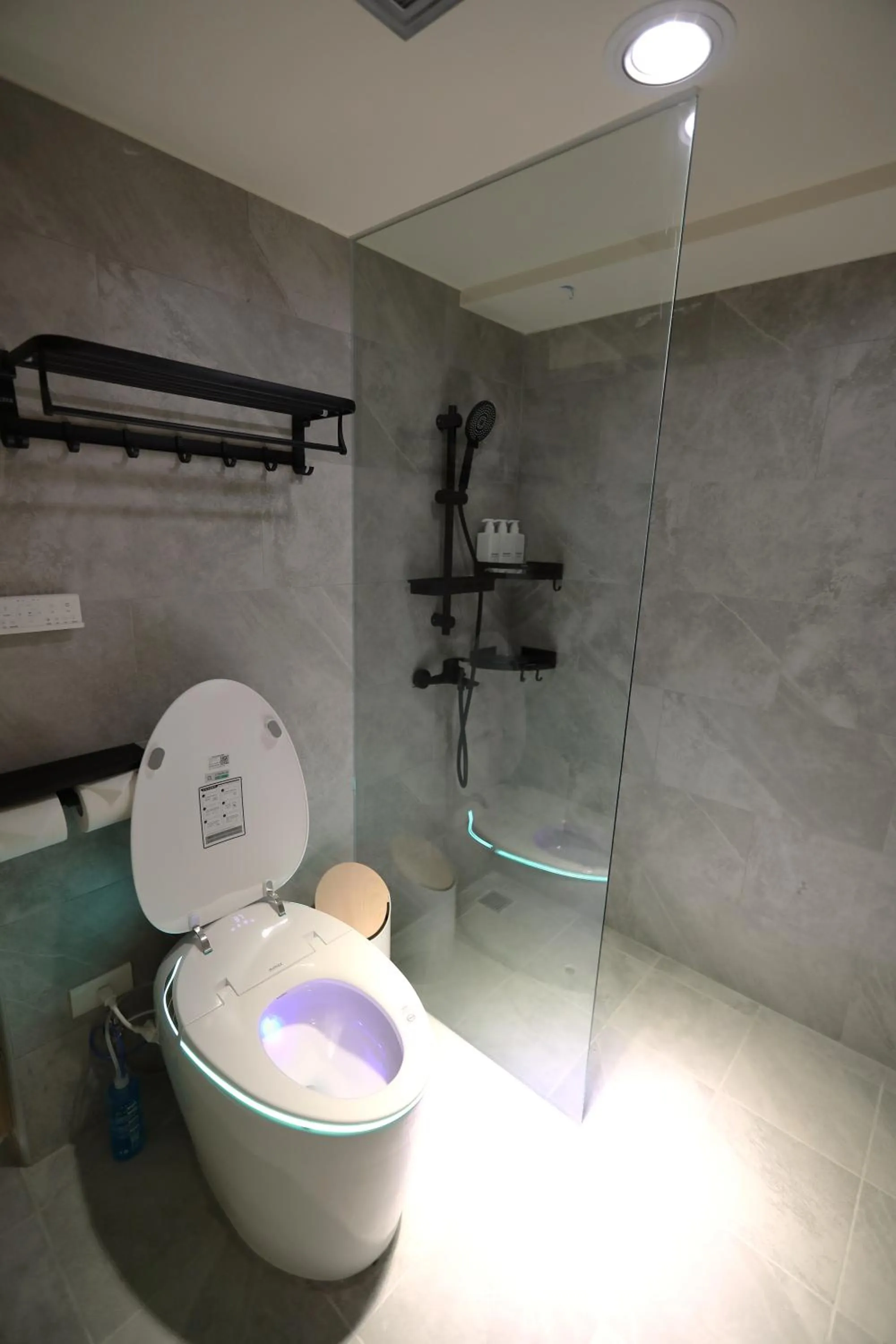 Shower in Wondertime Taipei Station - Hankou Ladies Hostel