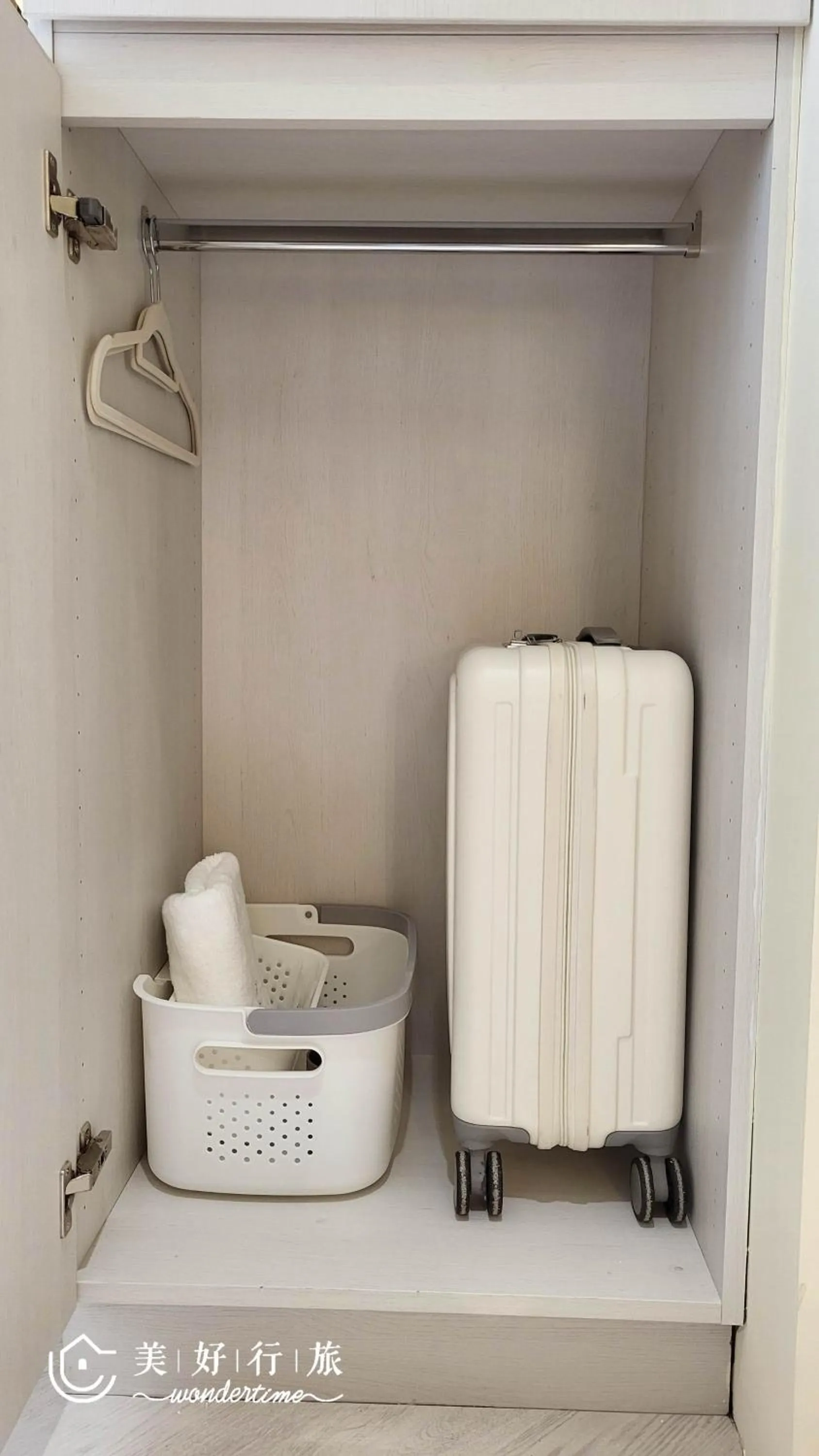 wardrobe in Wondertime Taipei Station - Hankou Ladies Hostel