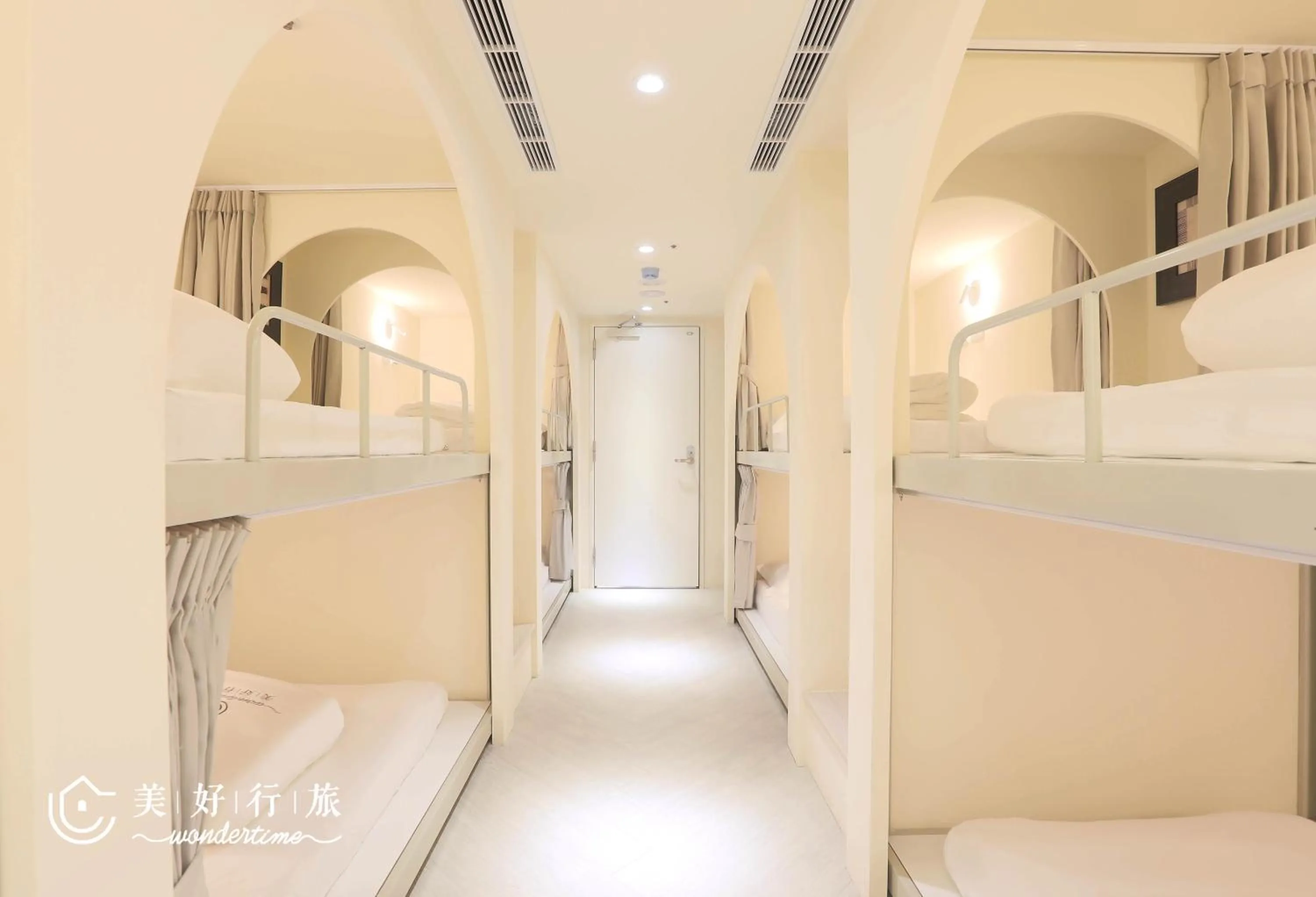 Photo of the whole room, Bed in Wondertime Taipei Station - Hankou Ladies Hostel