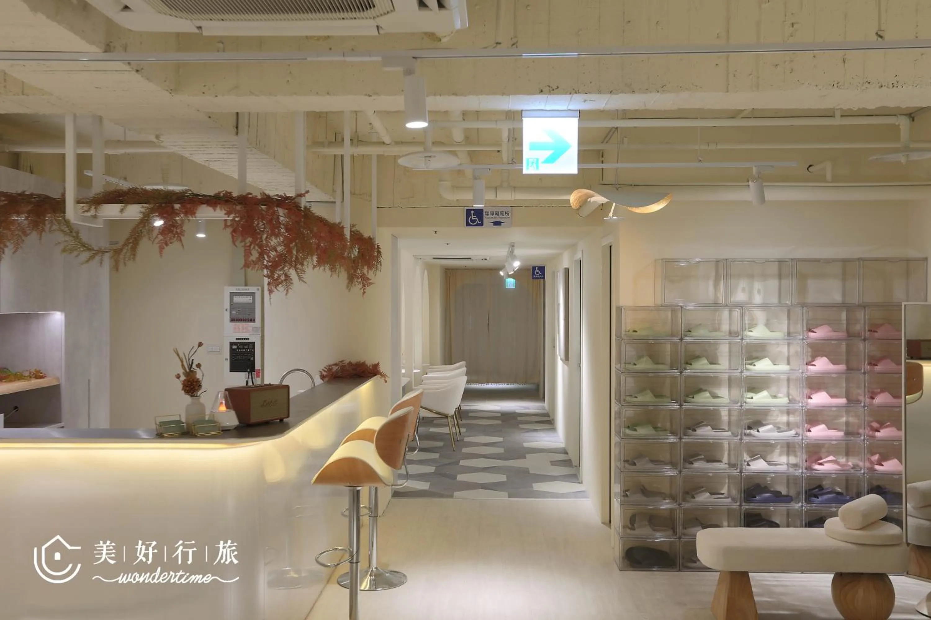 Decorative detail in Wondertime Taipei Station - Hankou Ladies Hostel