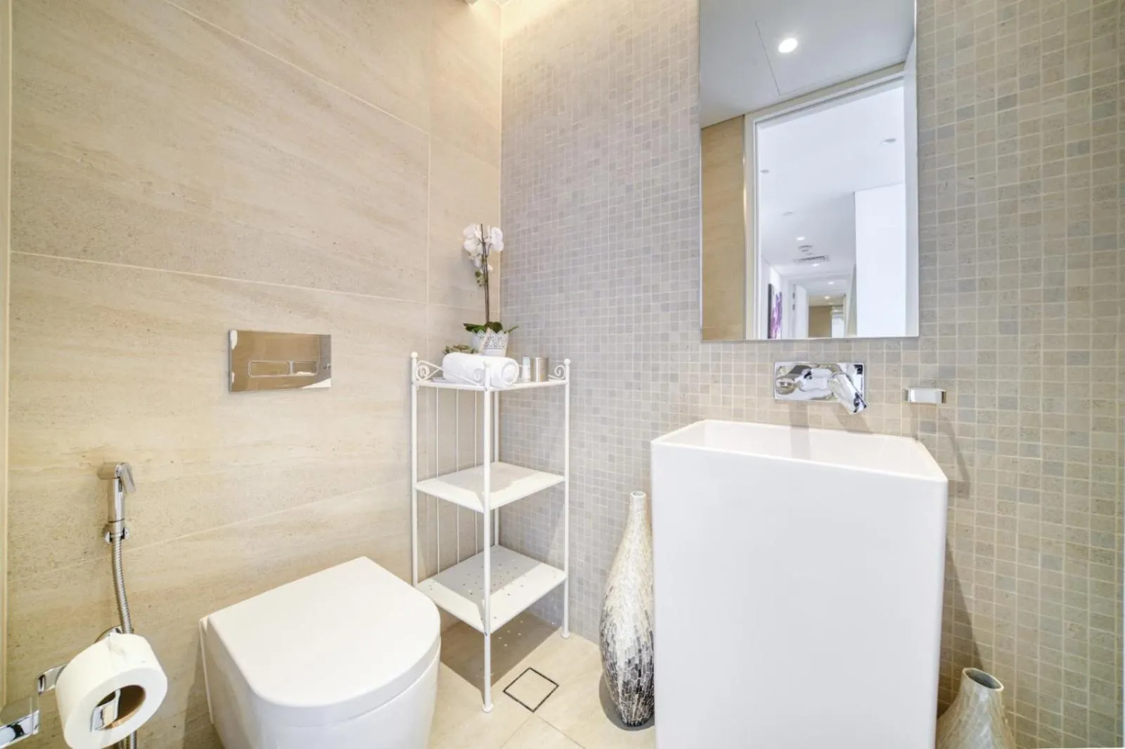 Bathroom in Shadow Of The Sun by Lagom