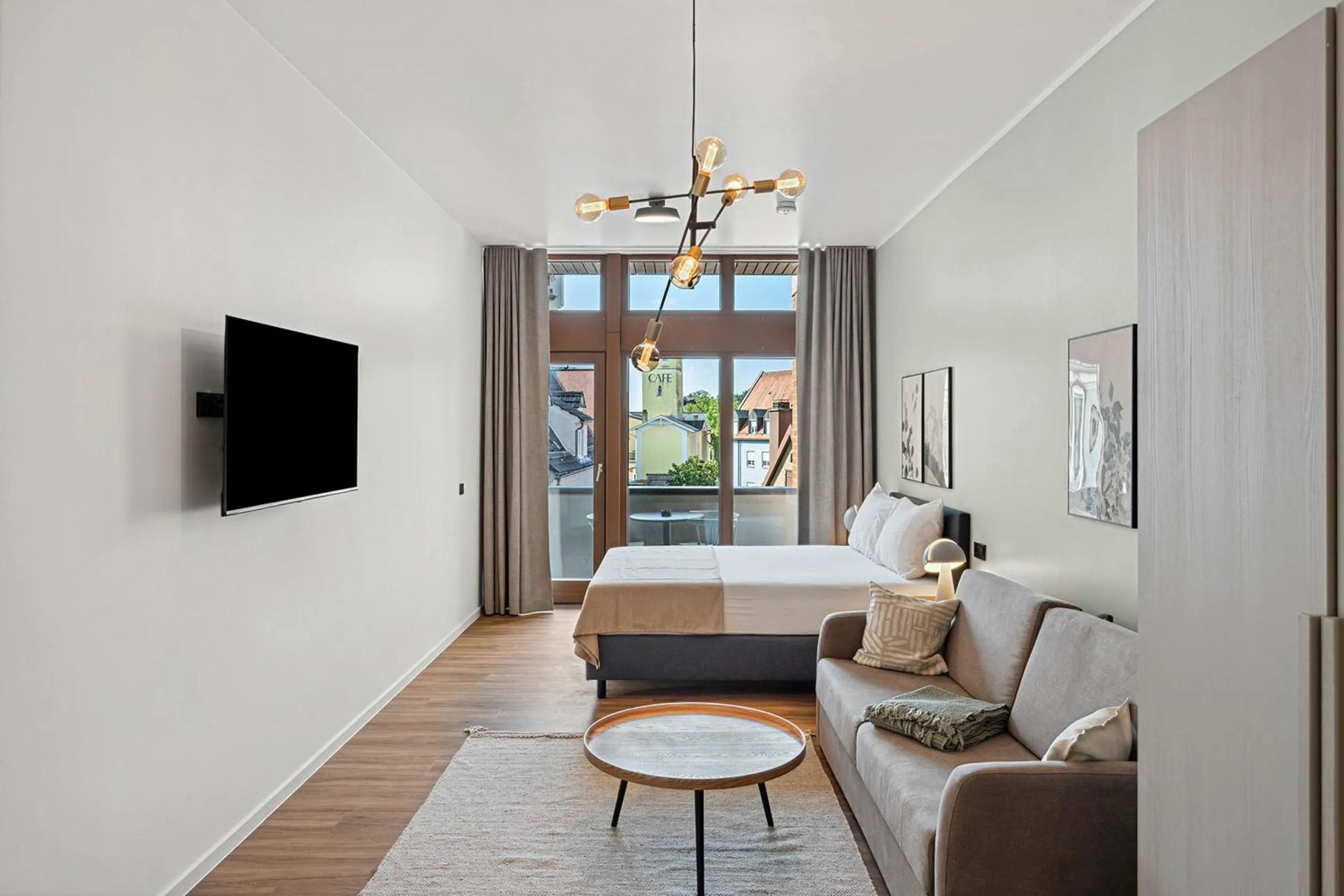 Bed in Limehome Memmingen Maximilianstraße