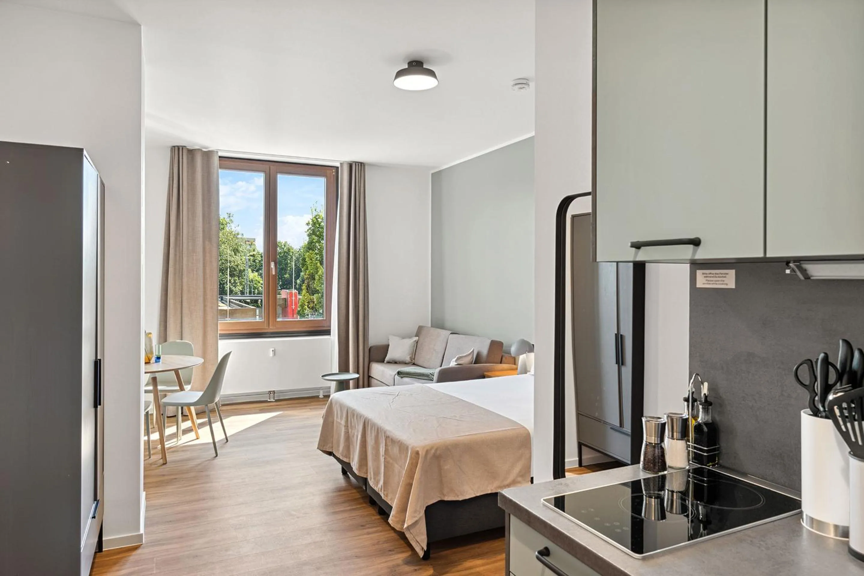 Bed in Limehome Memmingen Maximilianstraße