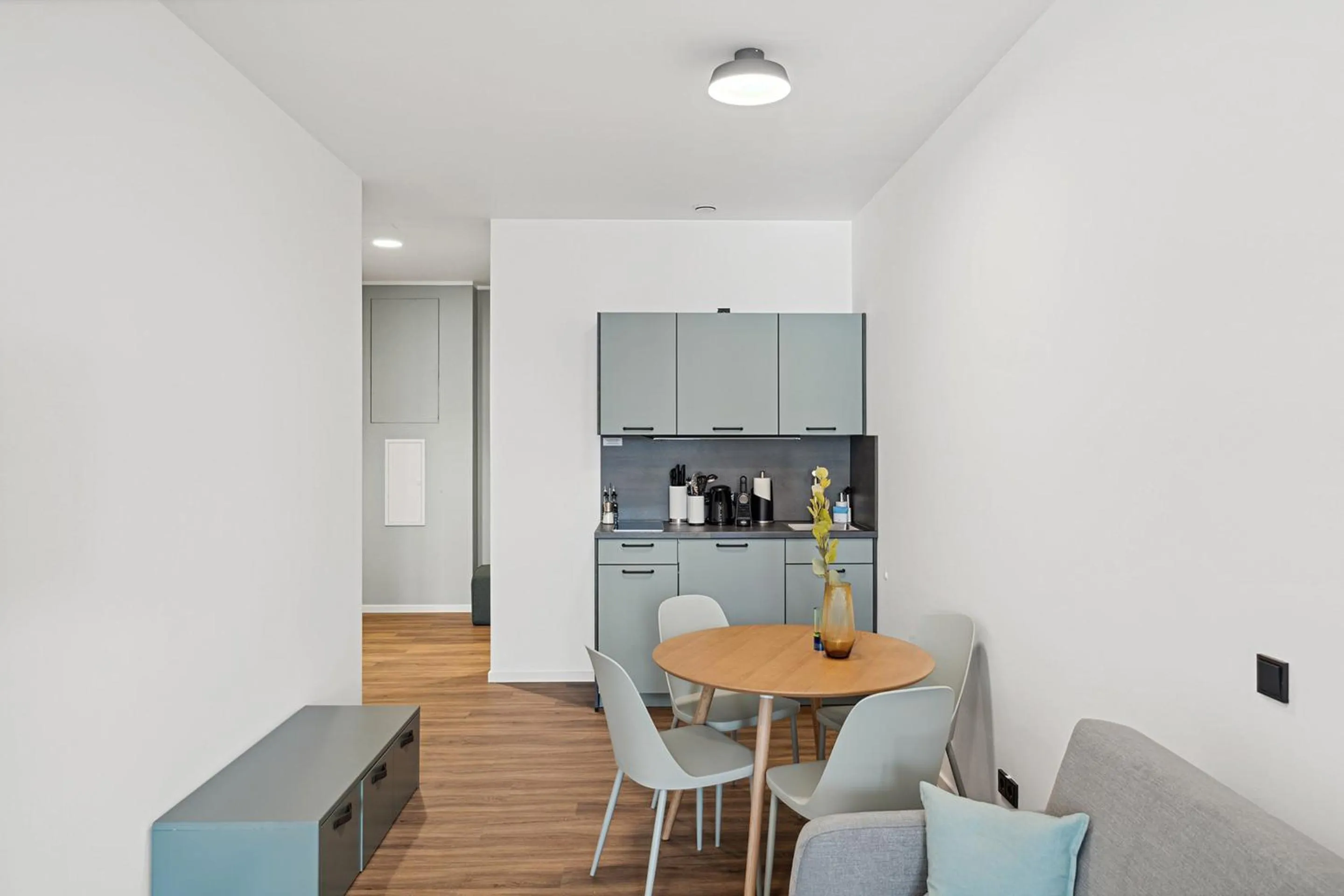 Kitchen or kitchenette in Limehome Memmingen Maximilianstraße