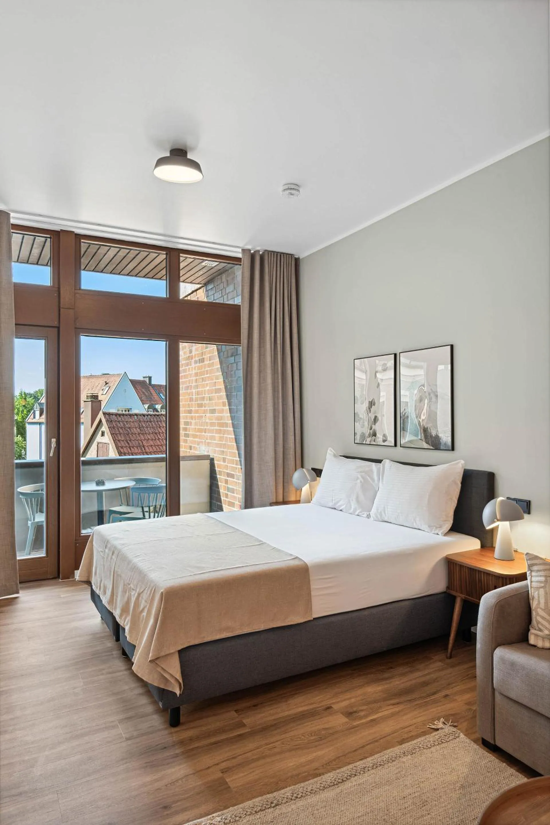 Bed in Limehome Memmingen Maximilianstraße