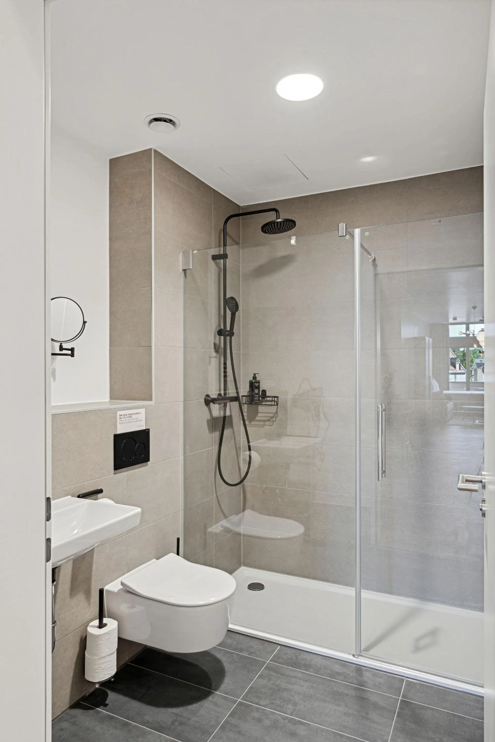 Shower in Limehome Memmingen Maximilianstraße