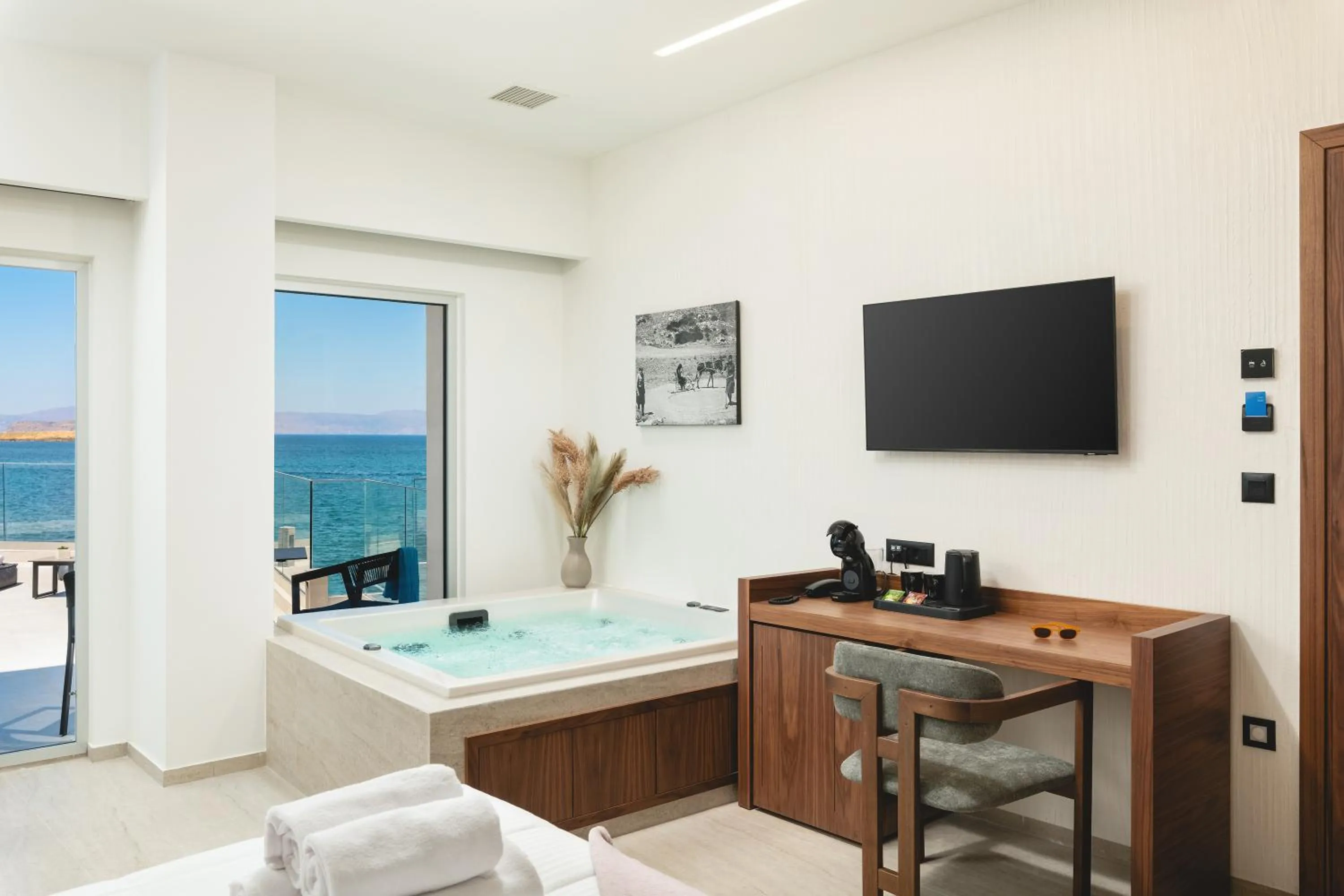 Hot Tub in Elia Sea Suites