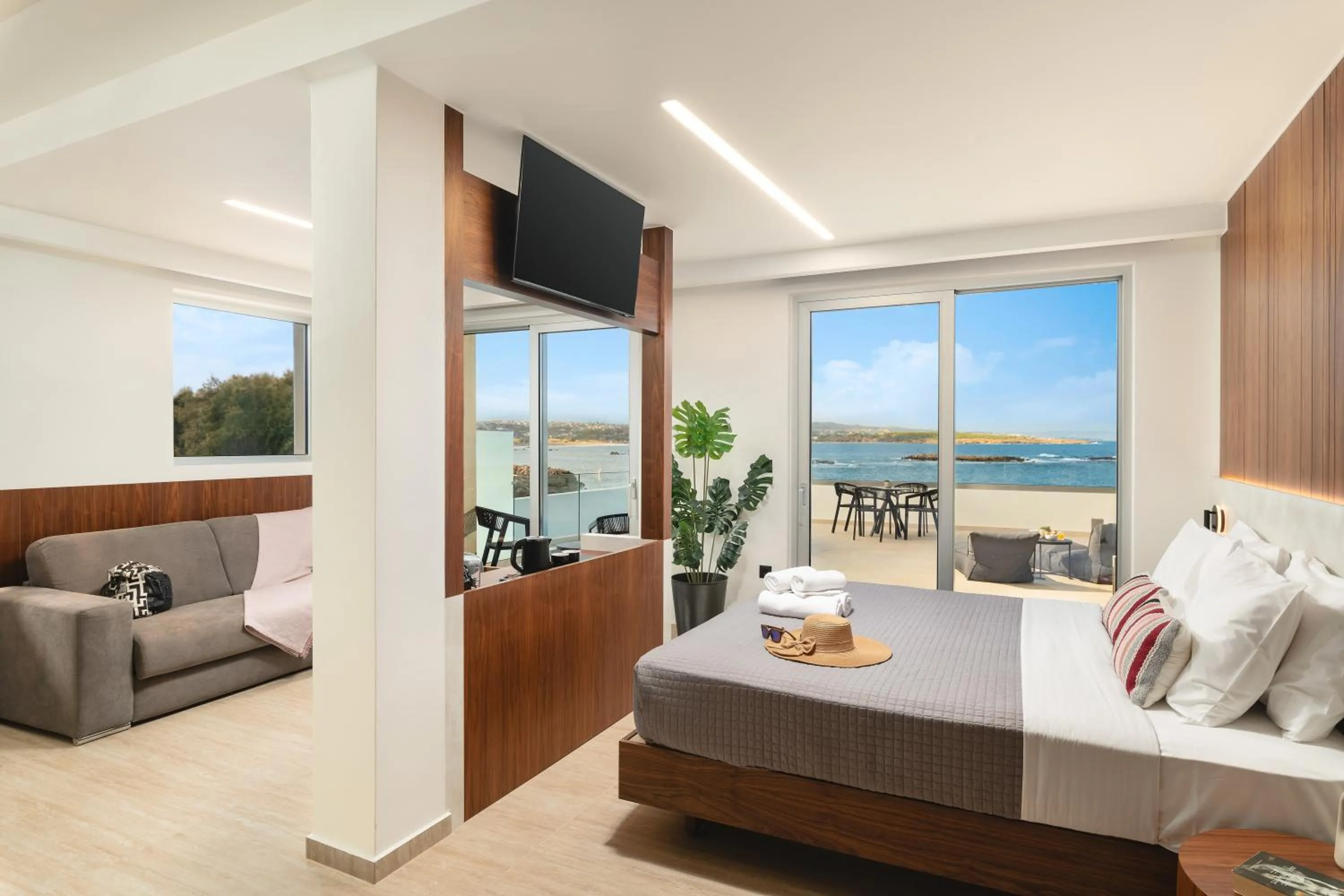 TV and multimedia in Elia Sea Suites