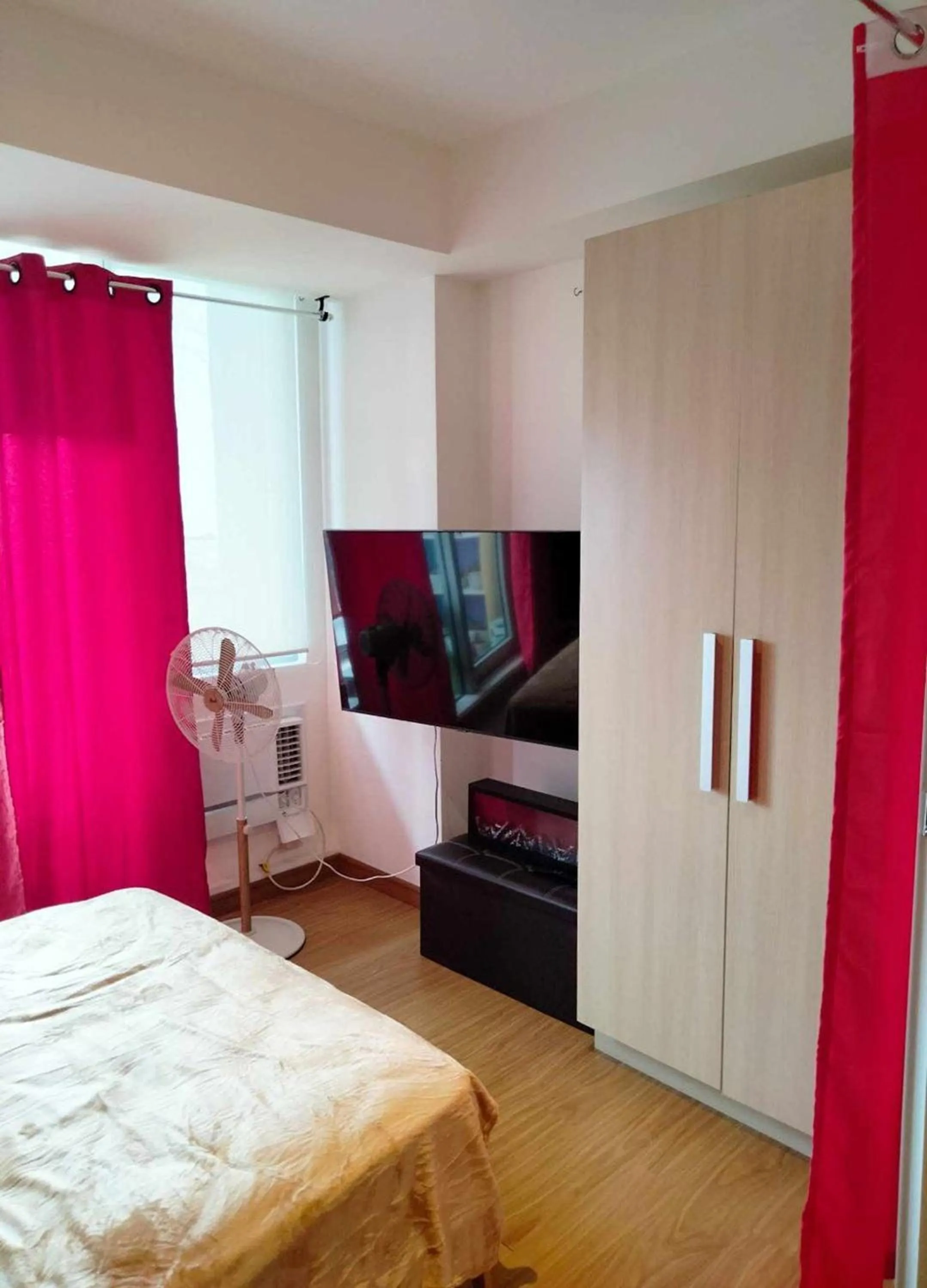 Bedroom, Bed in Budget Suite Paranaque