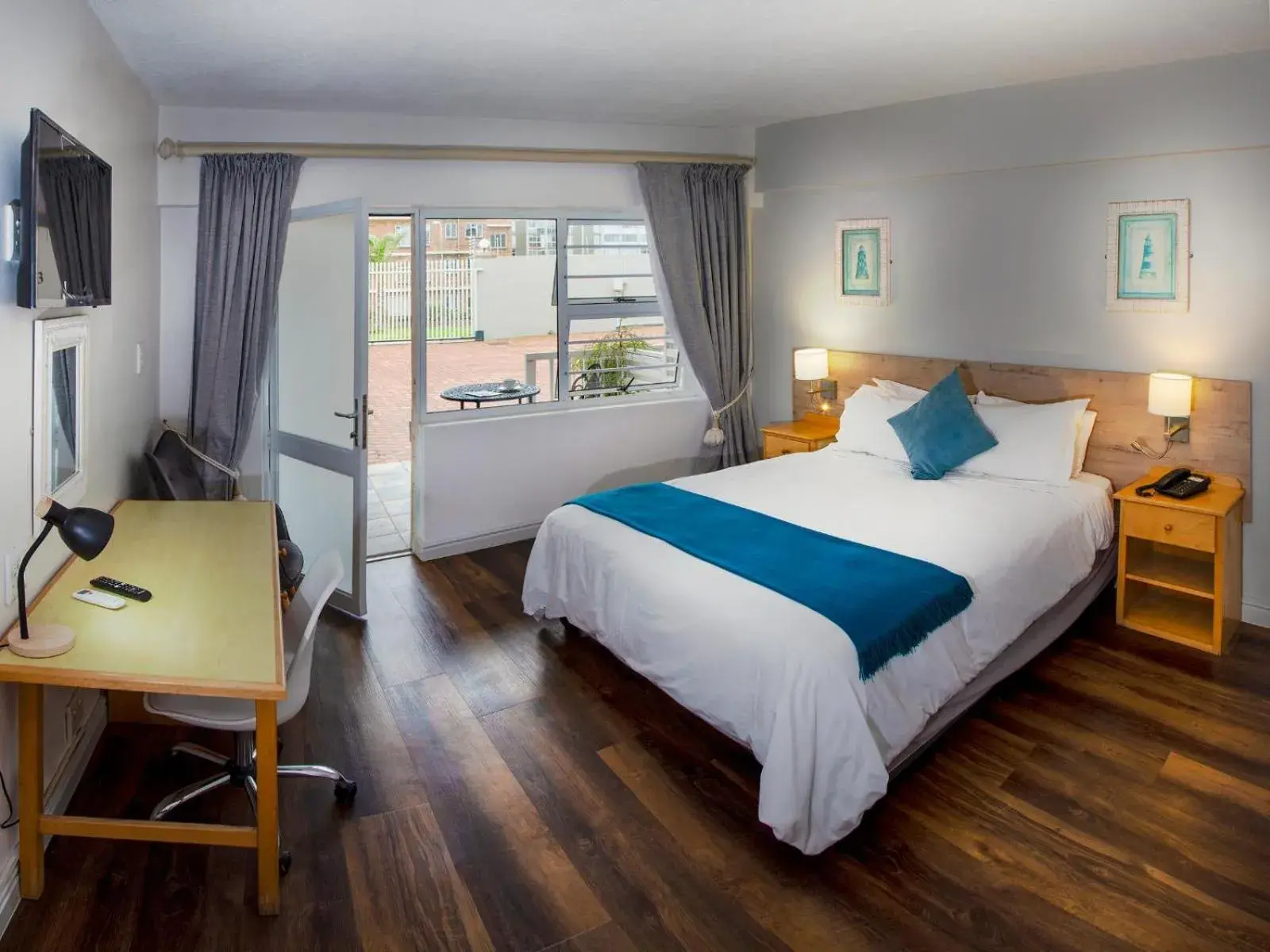 Queen Room - single occupancy in Bishops Lodge Queen Room - single occupancy in Bishops Lodge