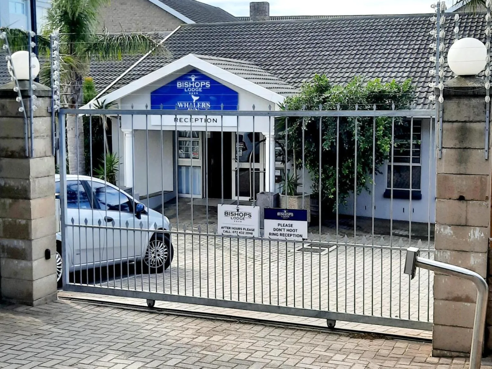 Facade/entrance in Bishops Lodge