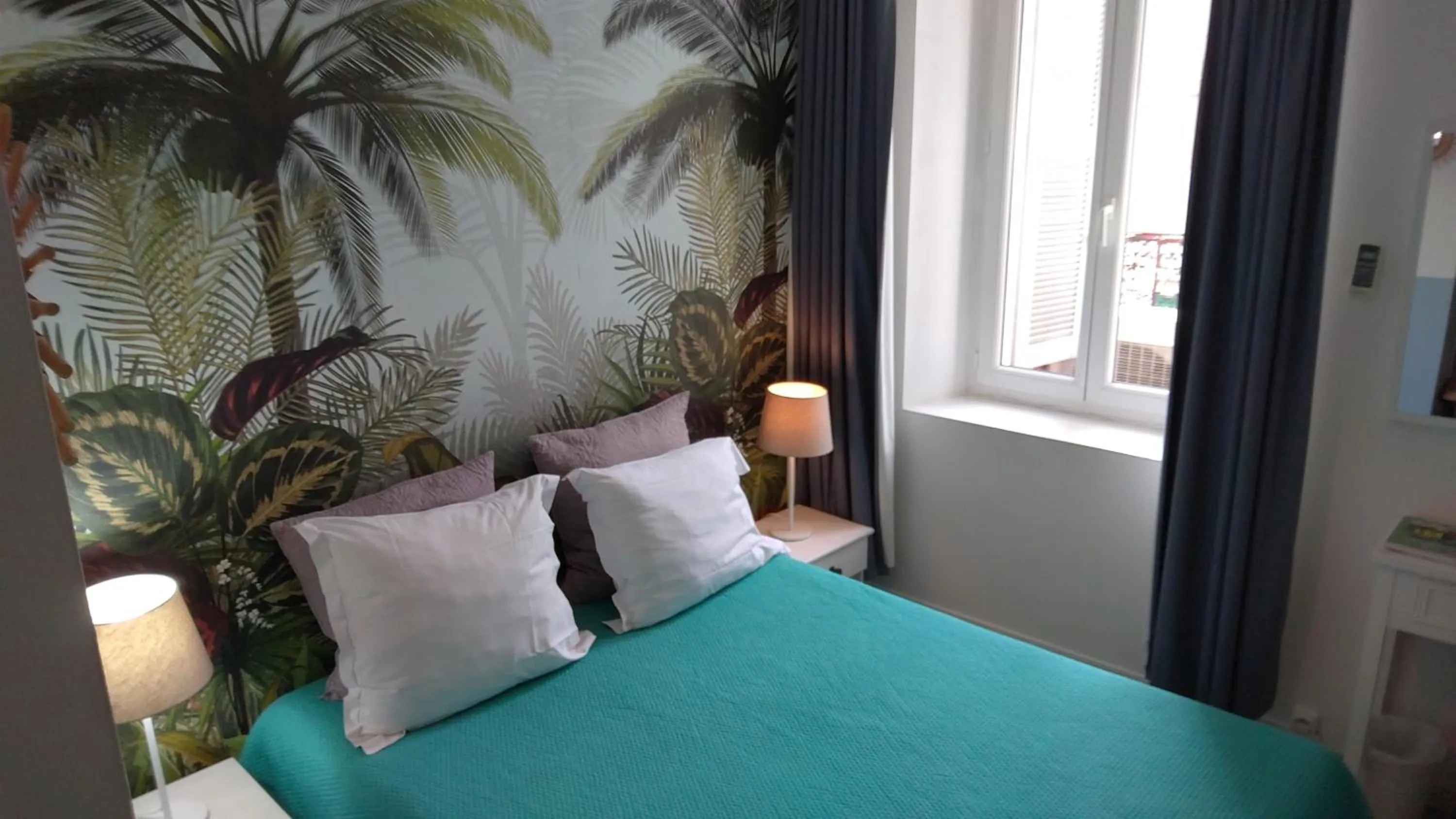 Bed in Logis Hôtel La Clé Des Songes