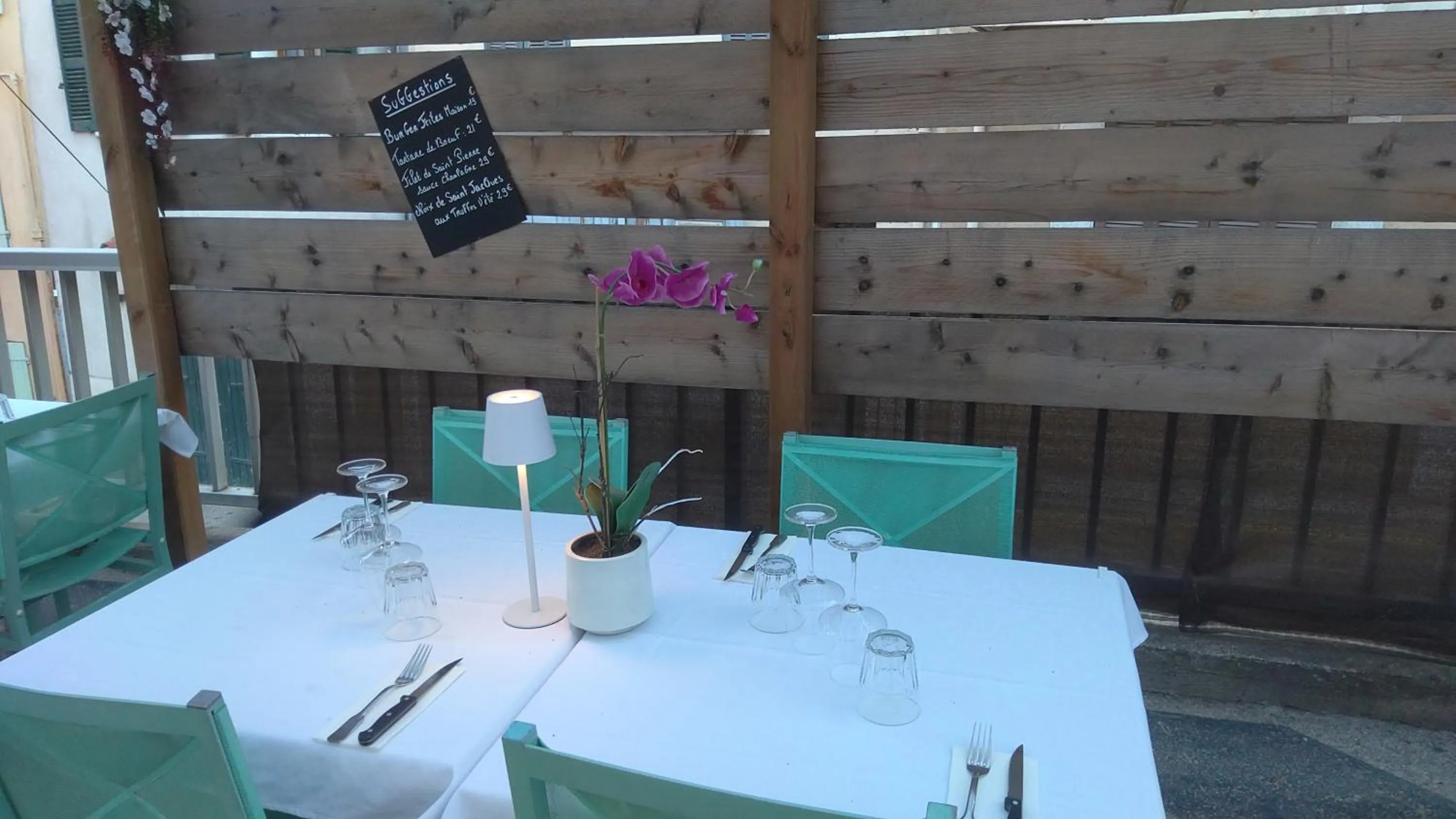 Balcony/Terrace in Logis Hôtel La Clé Des Songes