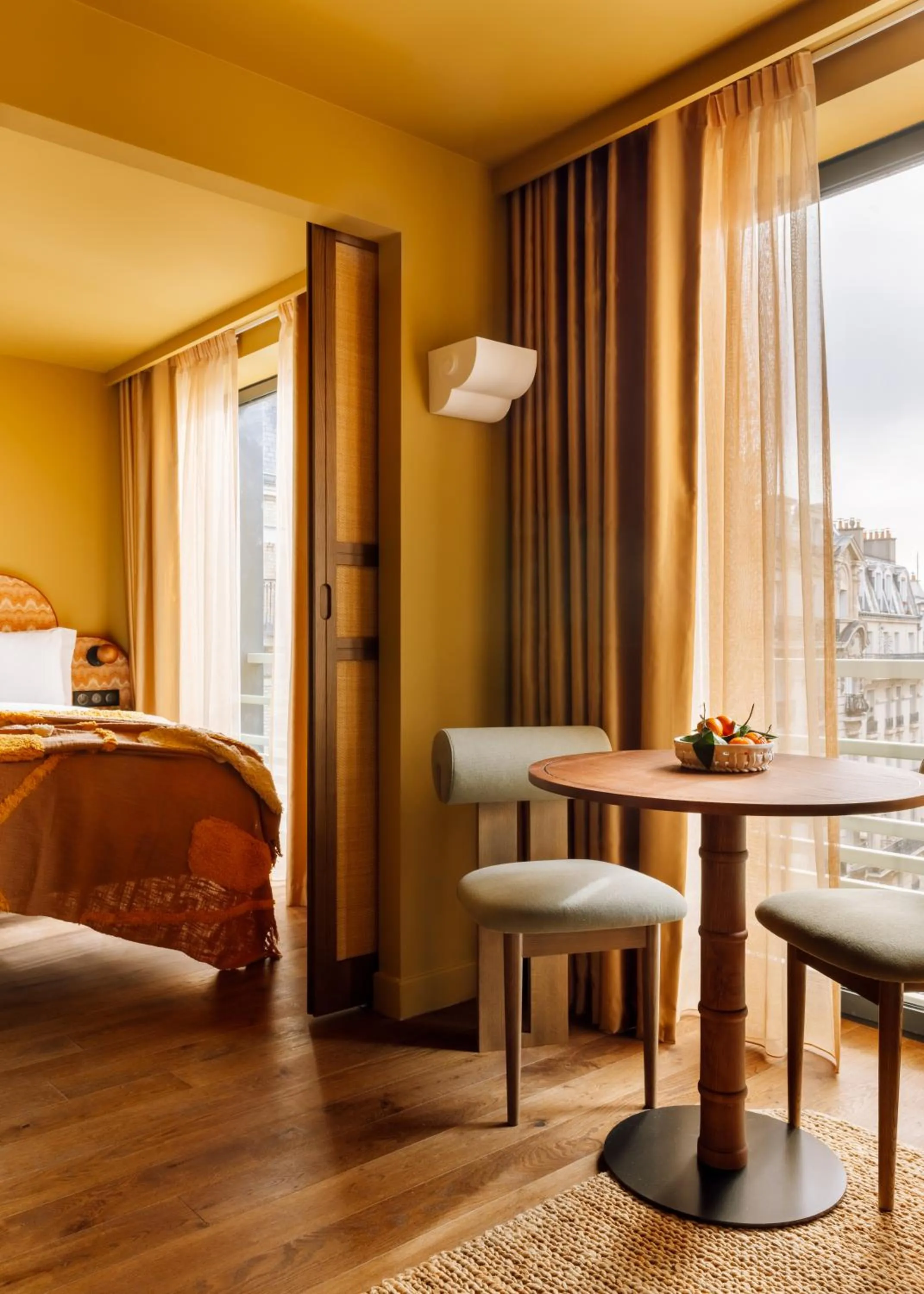 Living room, Bed in Le Jardin de Verre by Locke