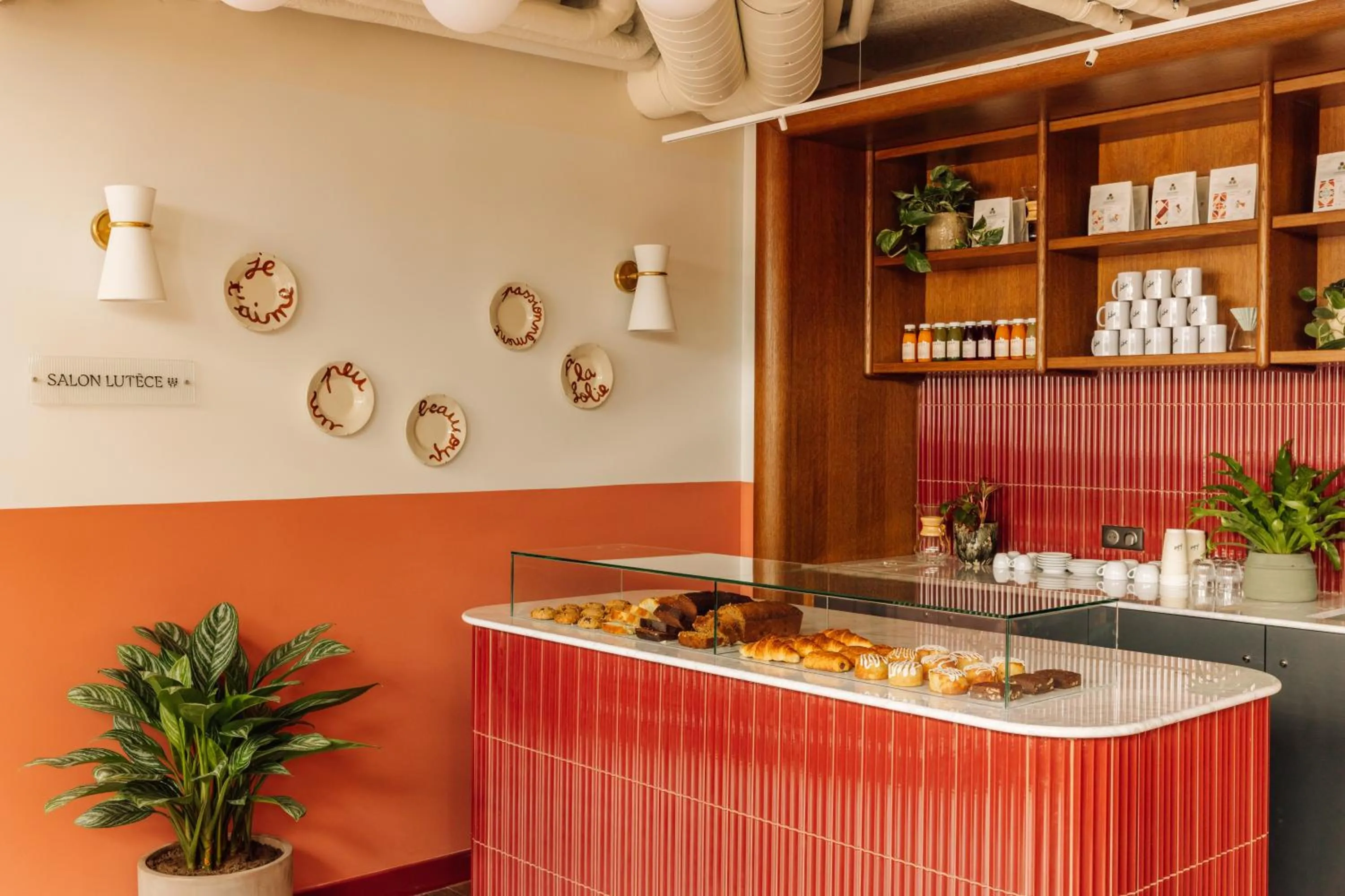 Coffee/tea facilities in Le Jardin de Verre by Locke