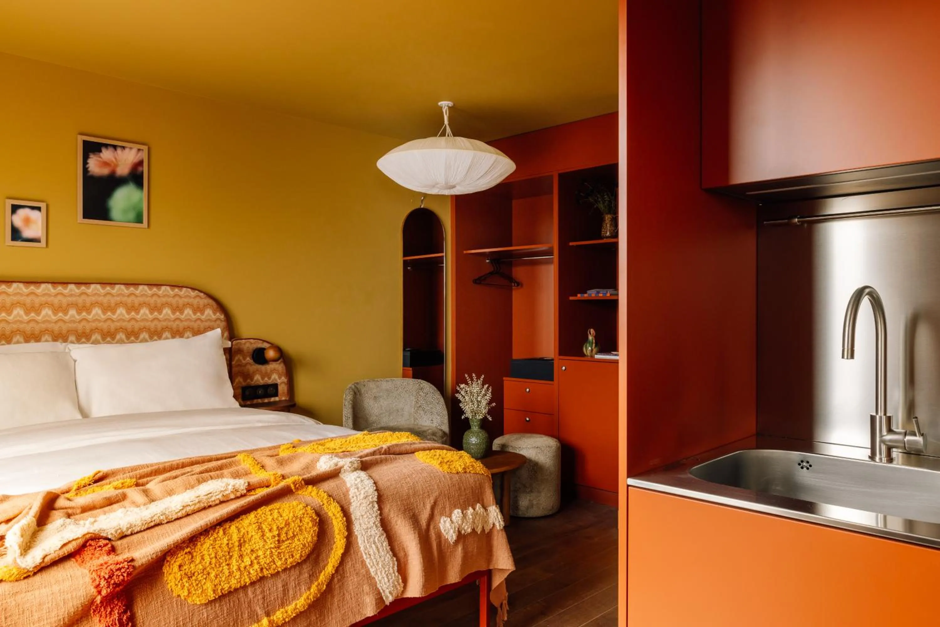 Bedroom, Bed in Le Jardin de Verre by Locke