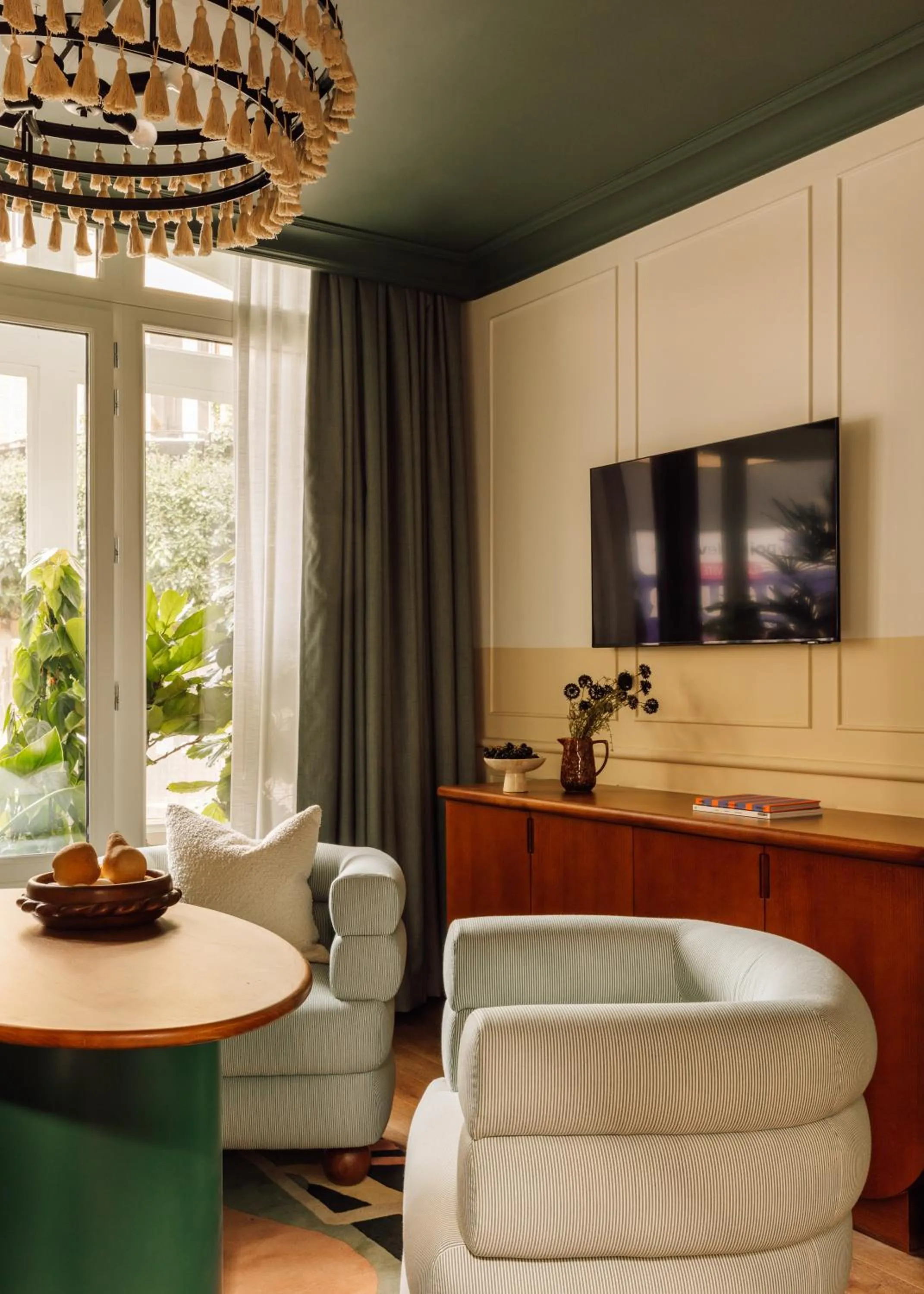 Living room in Le Jardin de Verre by Locke