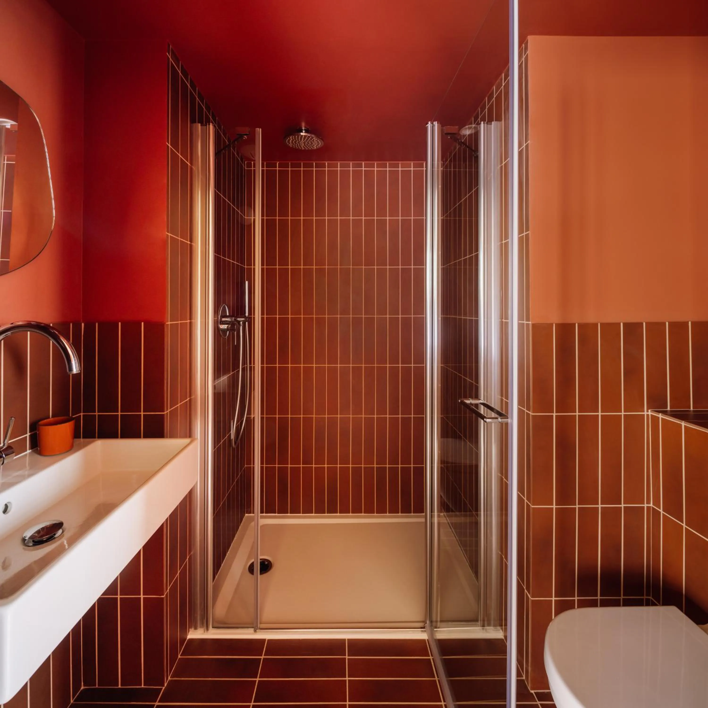 Bathroom in Le Jardin de Verre by Locke