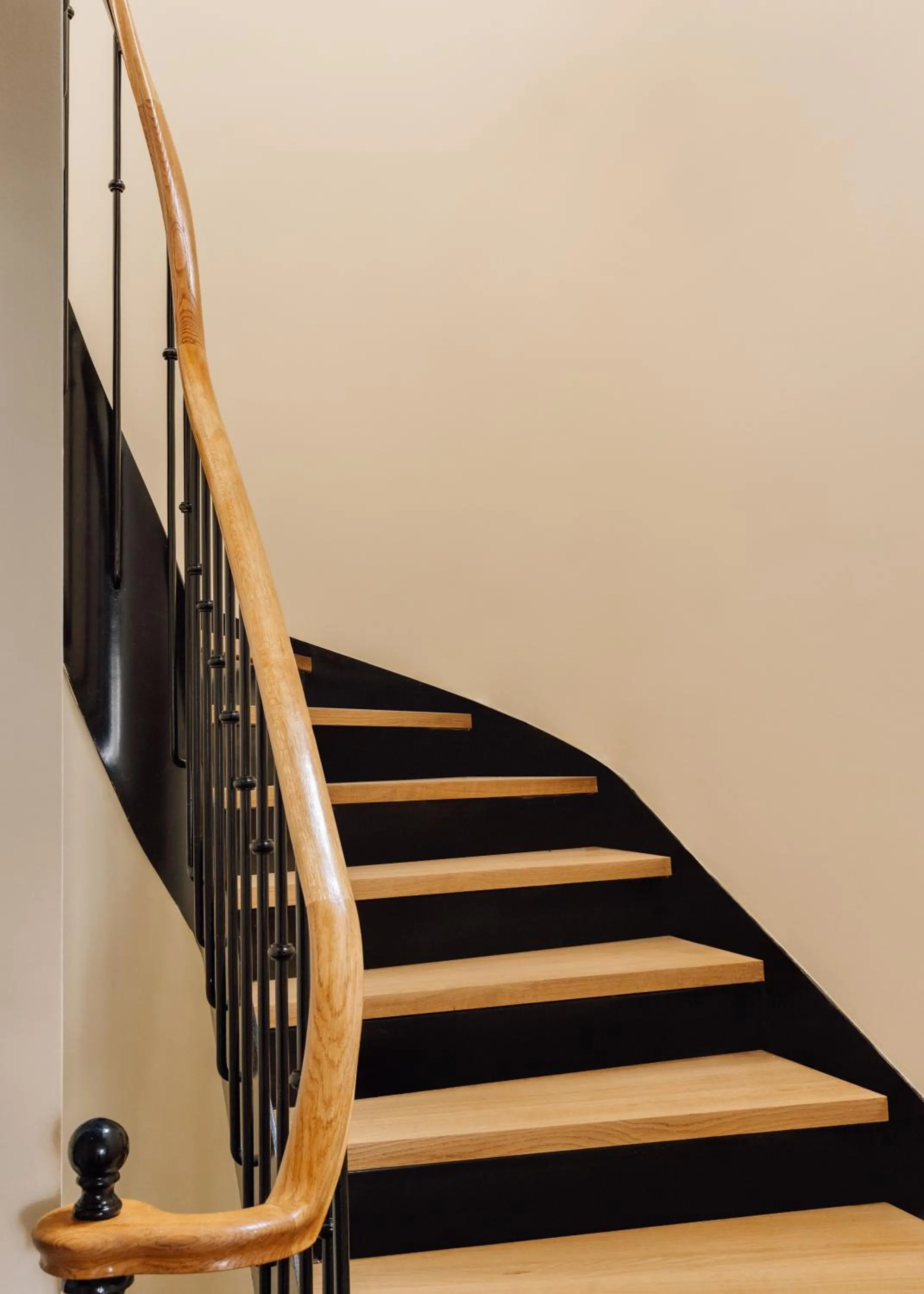 Decorative detail in Le Jardin de Verre by Locke