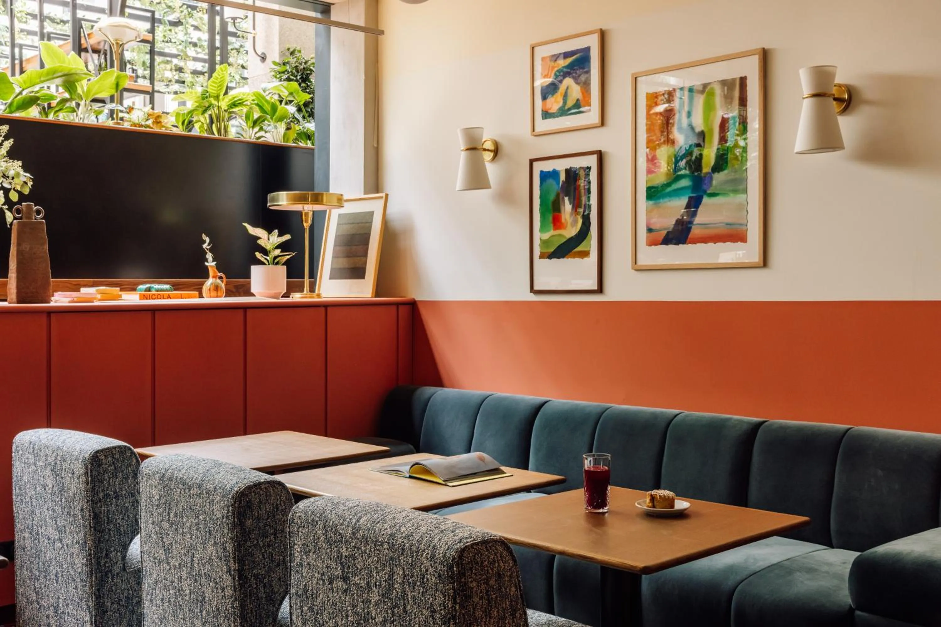 Coffee/tea facilities in Le Jardin de Verre by Locke