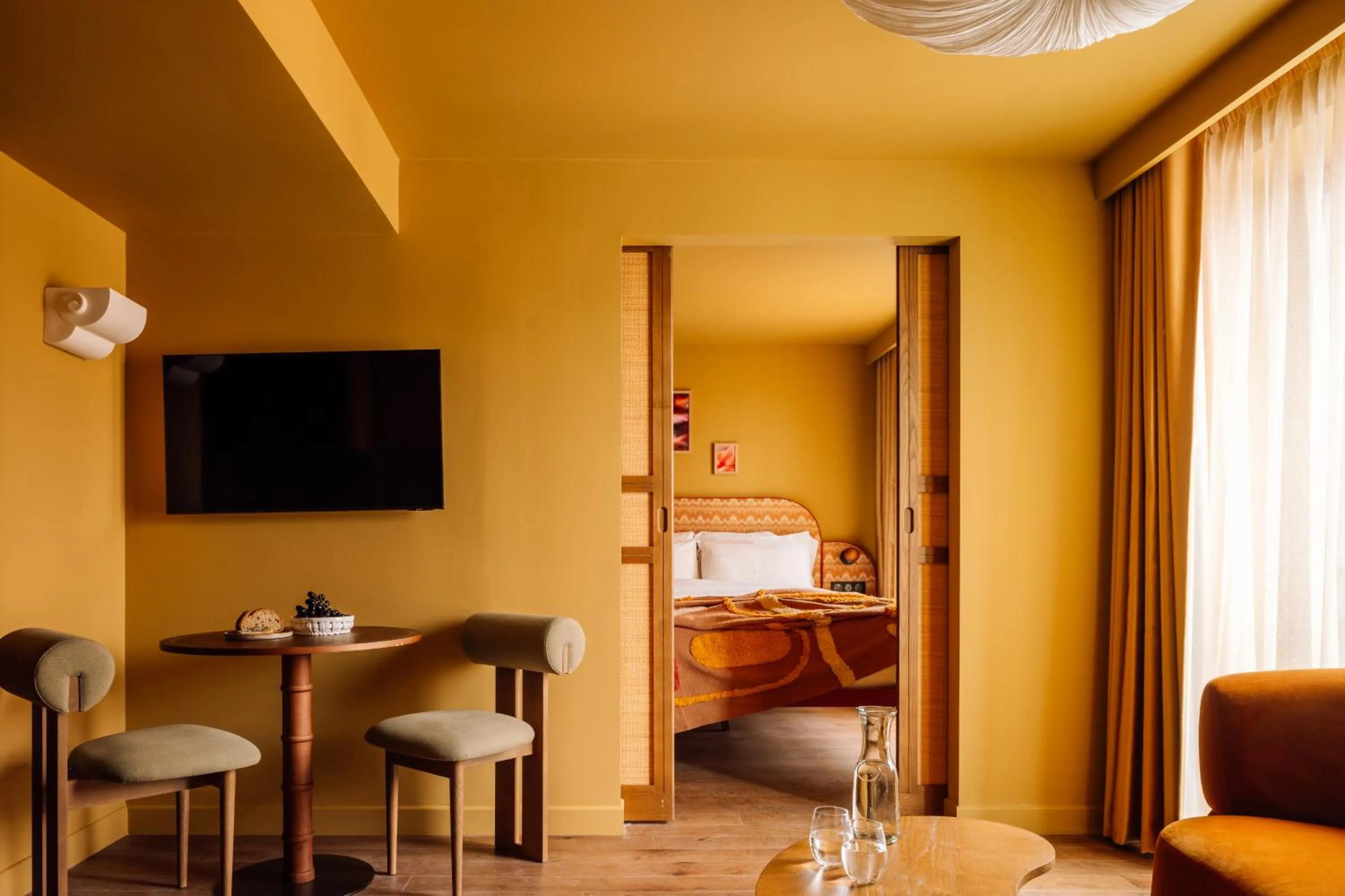 Living room in Le Jardin de Verre by Locke